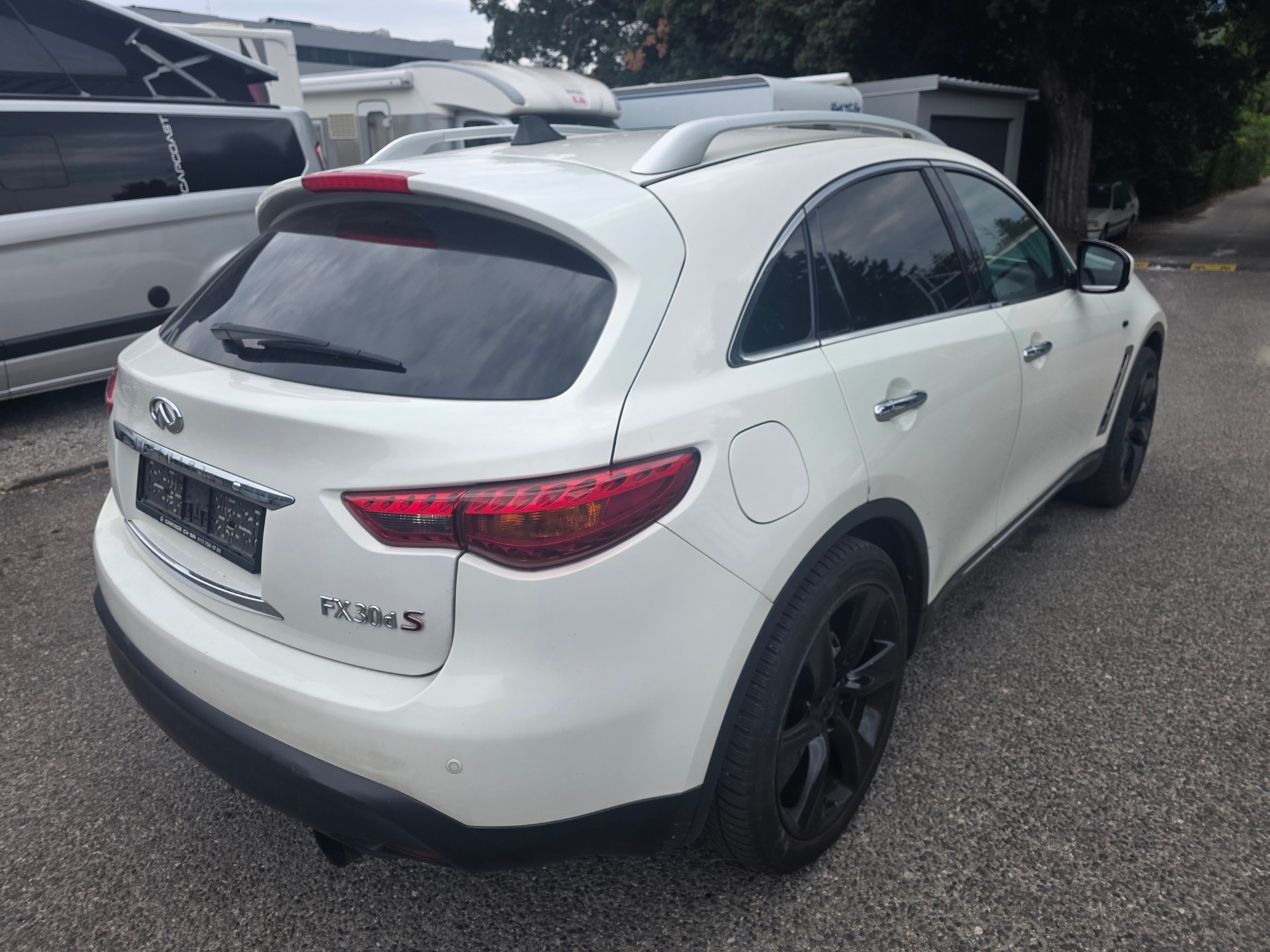 INFINITI FX30d S Premium AWD Automatic-image-3