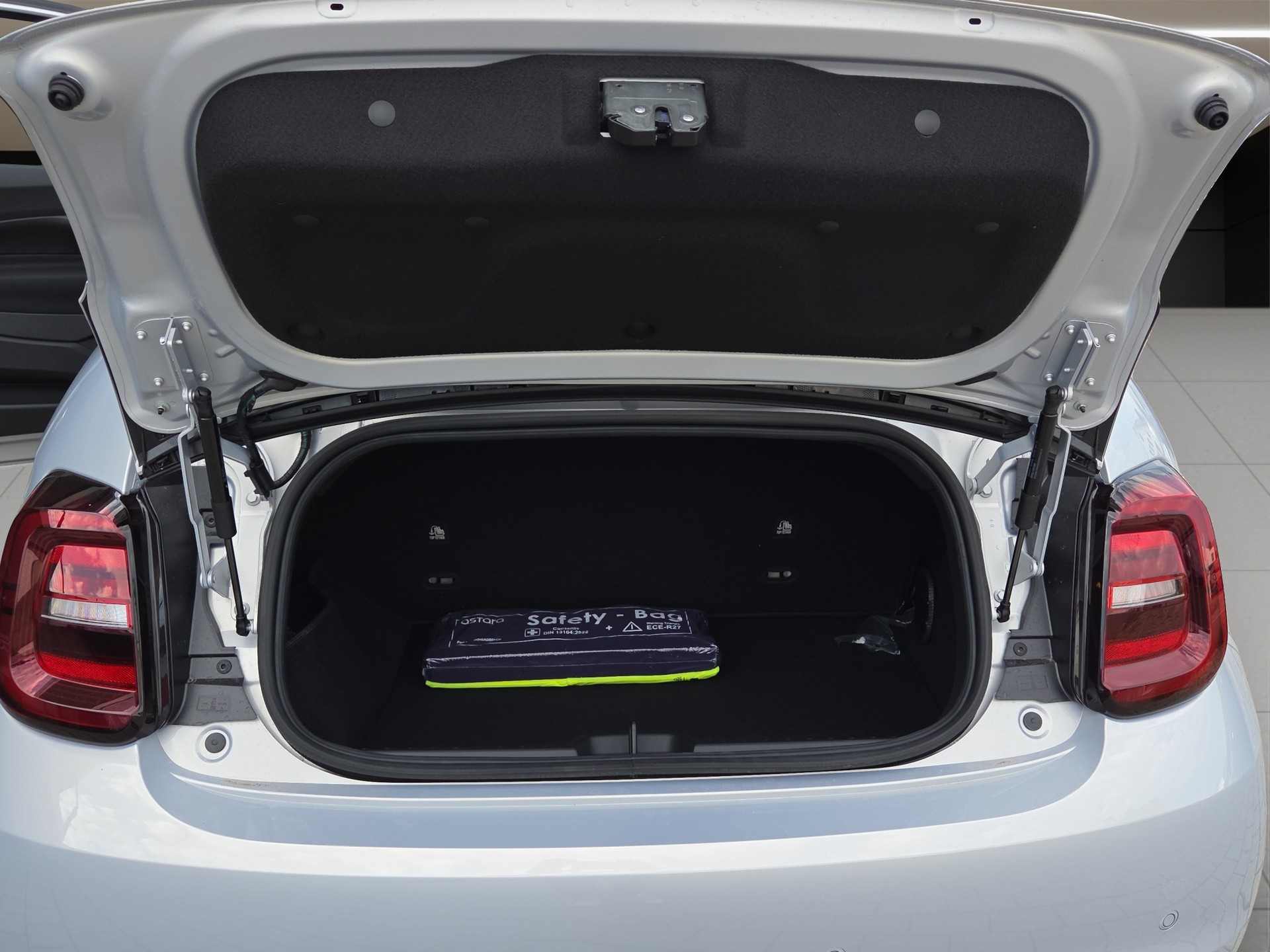 FIAT 500 Cabrio 1.0 Hybrid Dolce Vita-image-14