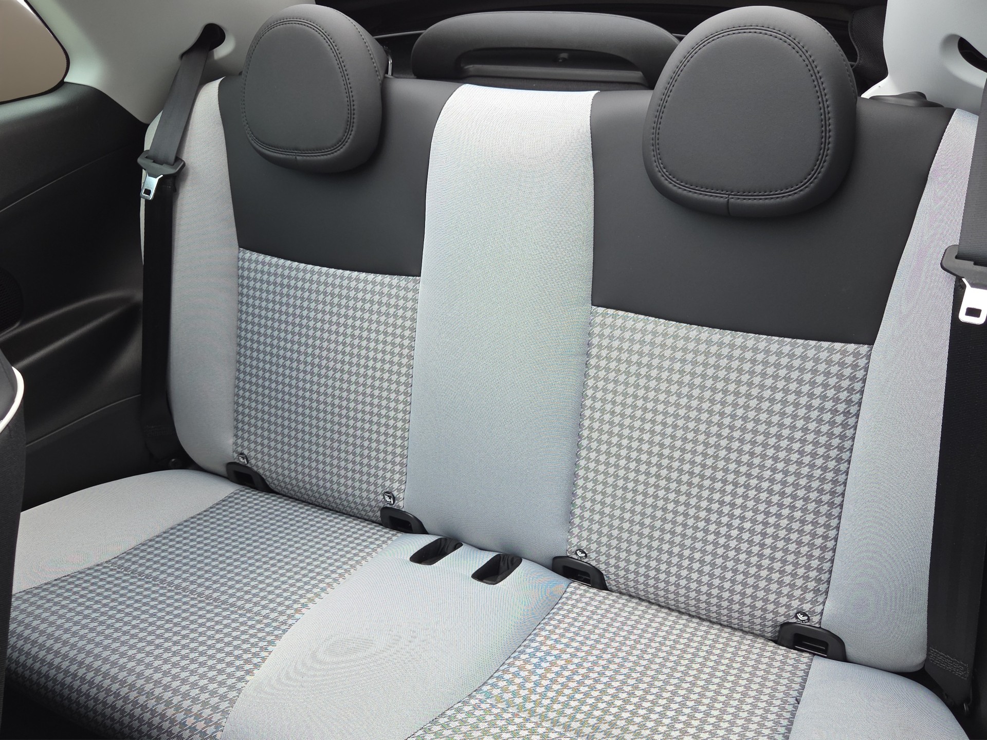 FIAT 500 Cabrio 1.0 Hybrid Dolce Vita-image-11