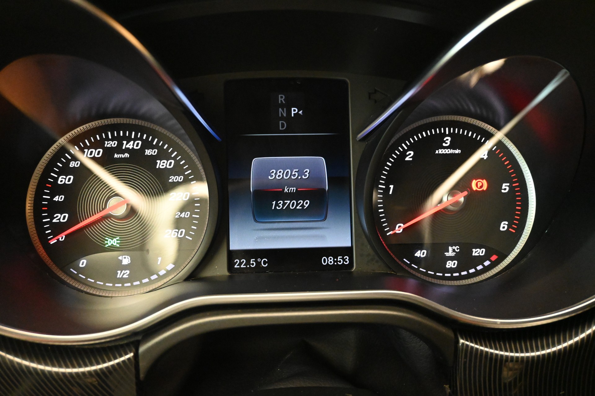 MERCEDES-BENZ V 220 d kurz 4matic Van-image-11