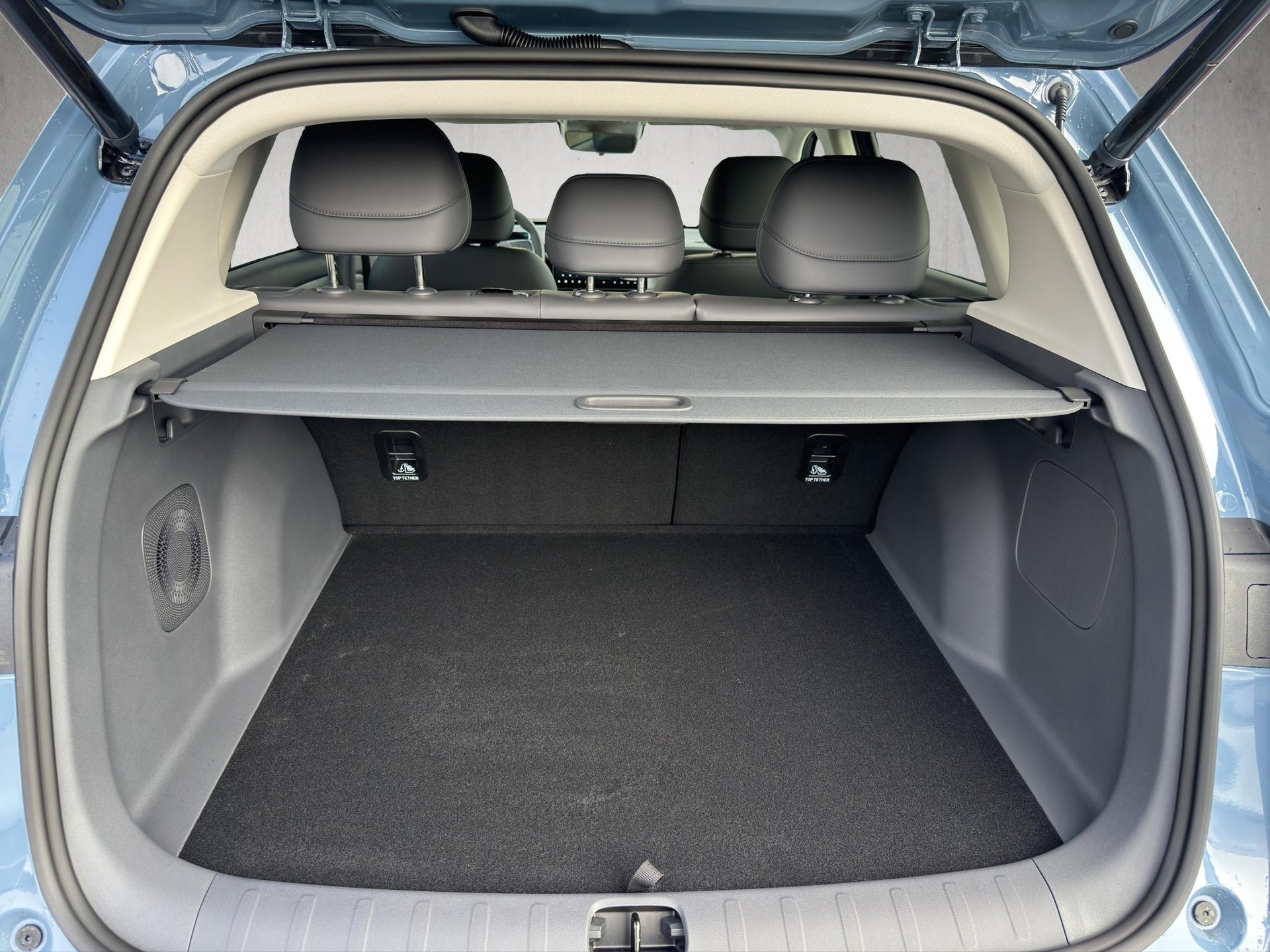 LEAPMOTOR B10 EV-image-8