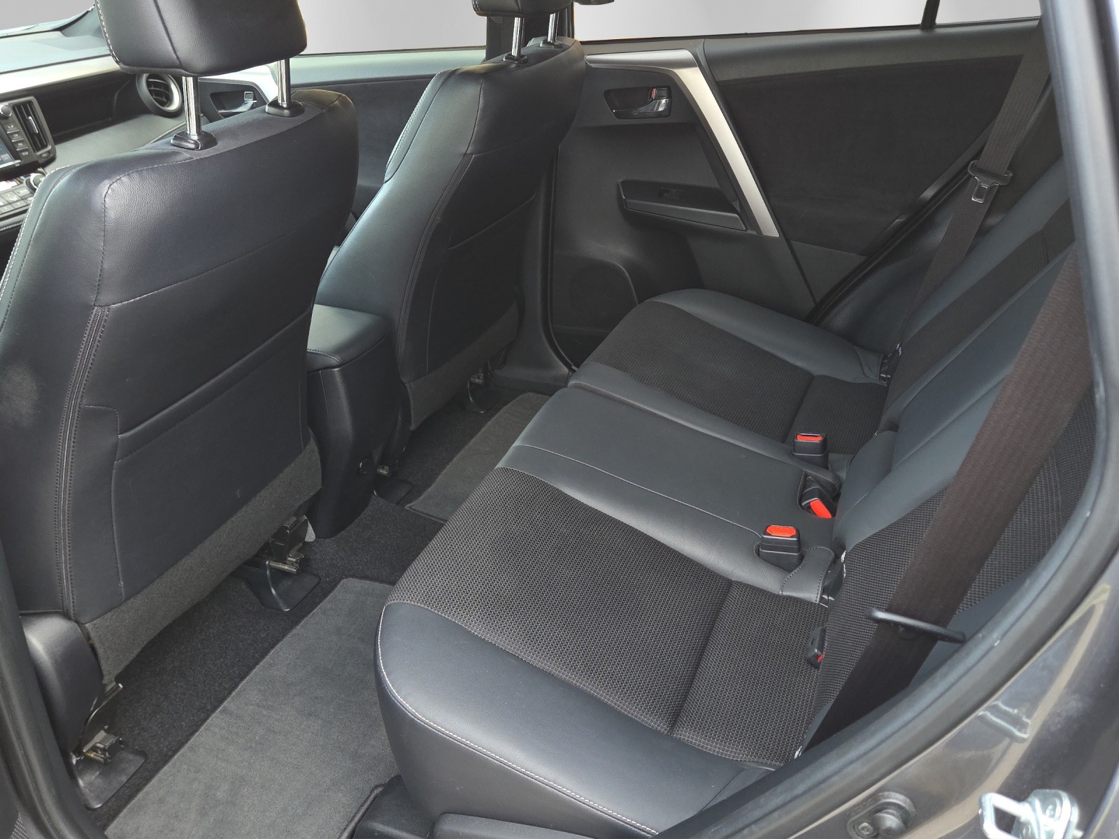 TOYOTA RAV-4 2.0 Style-image-10