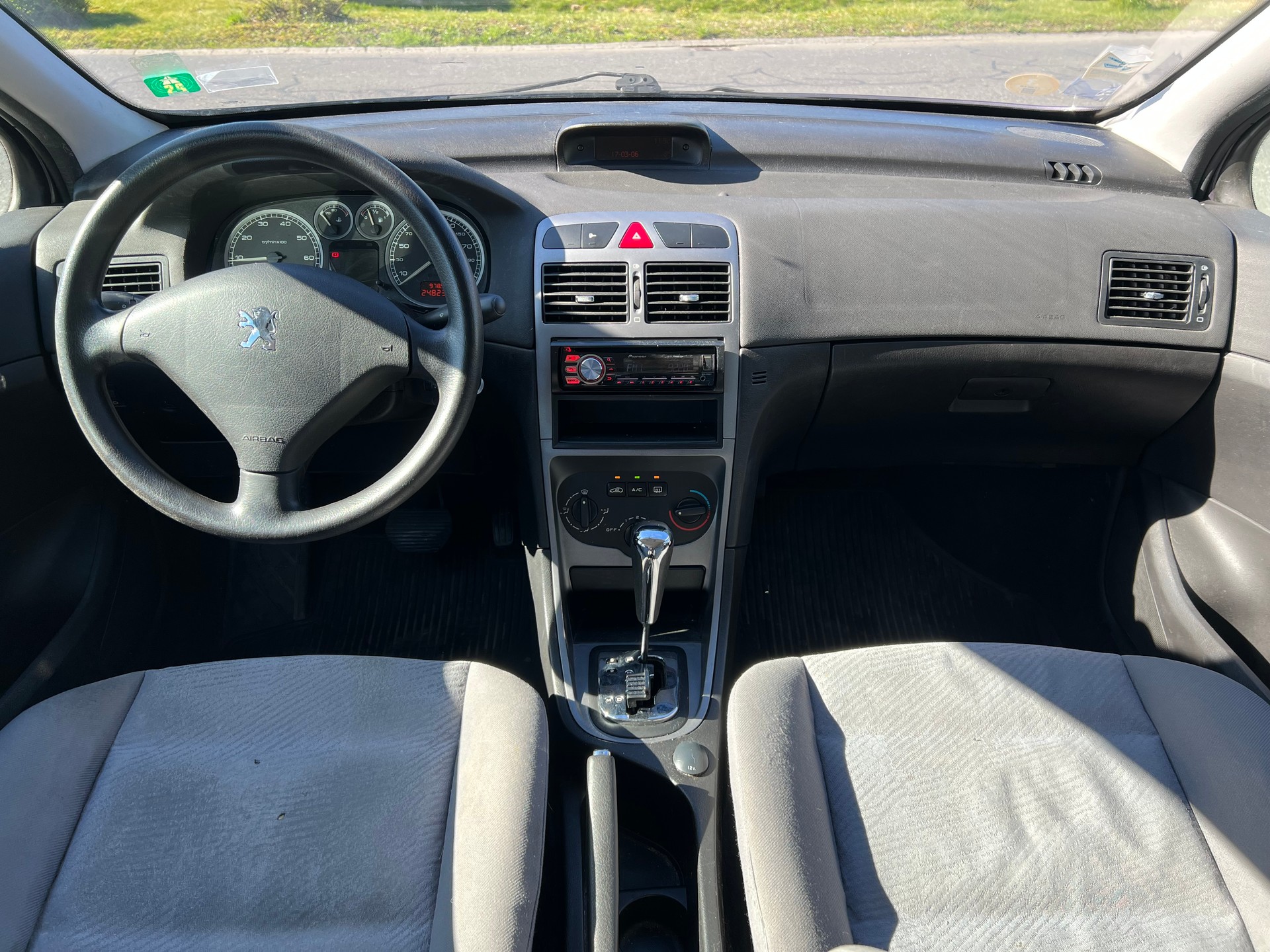 PEUGEOT 307 1.6 16V XS-image-12
