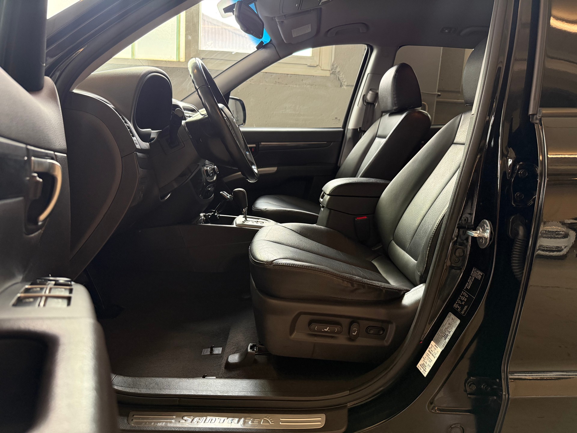 HYUNDAI Santa Fe 2.2 CRDI Swiss Plus Edition 4WD Automatic-image-9
