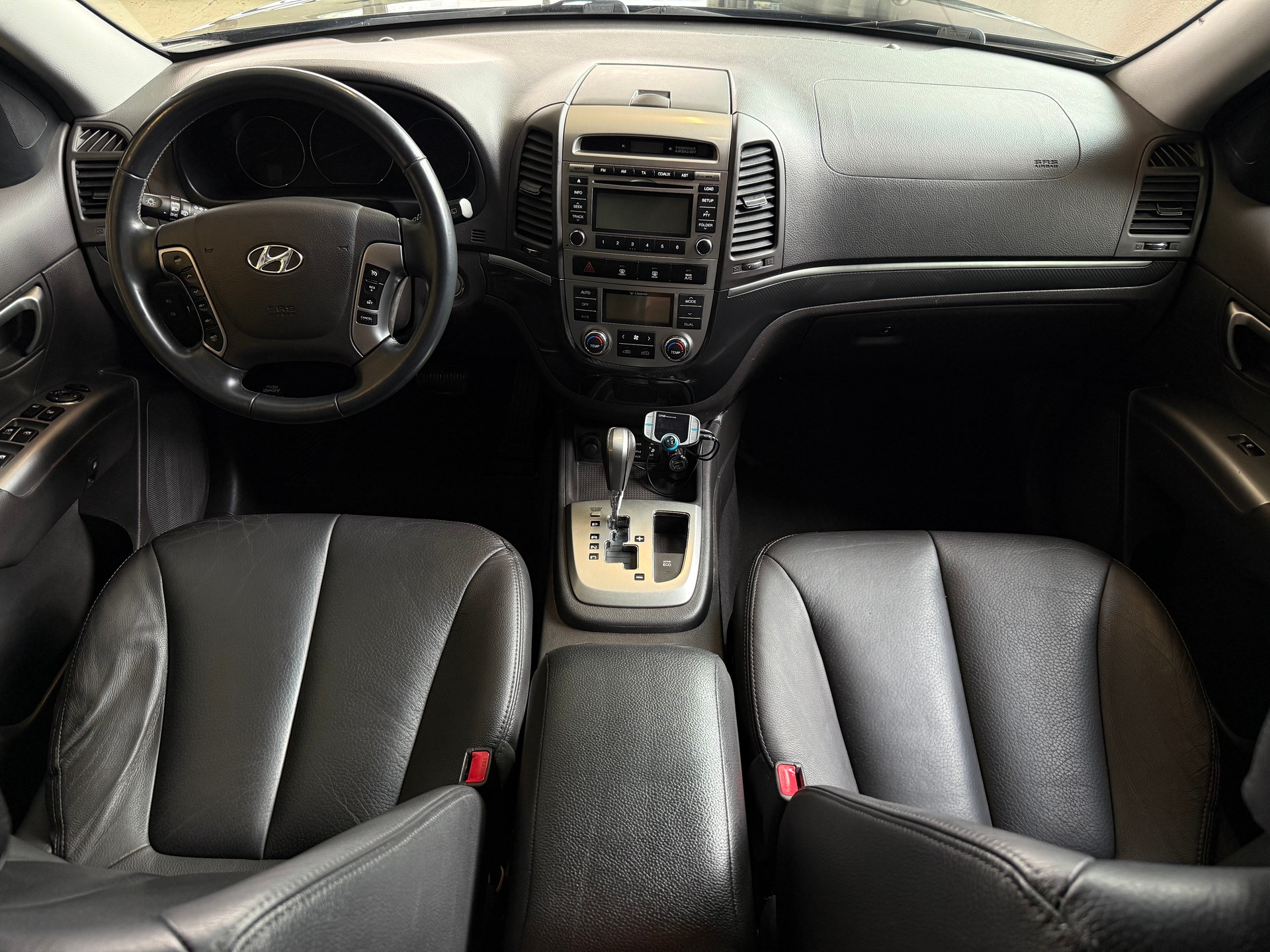 HYUNDAI Santa Fe 2.2 CRDI Swiss Plus Edition 4WD Automatic-image-12
