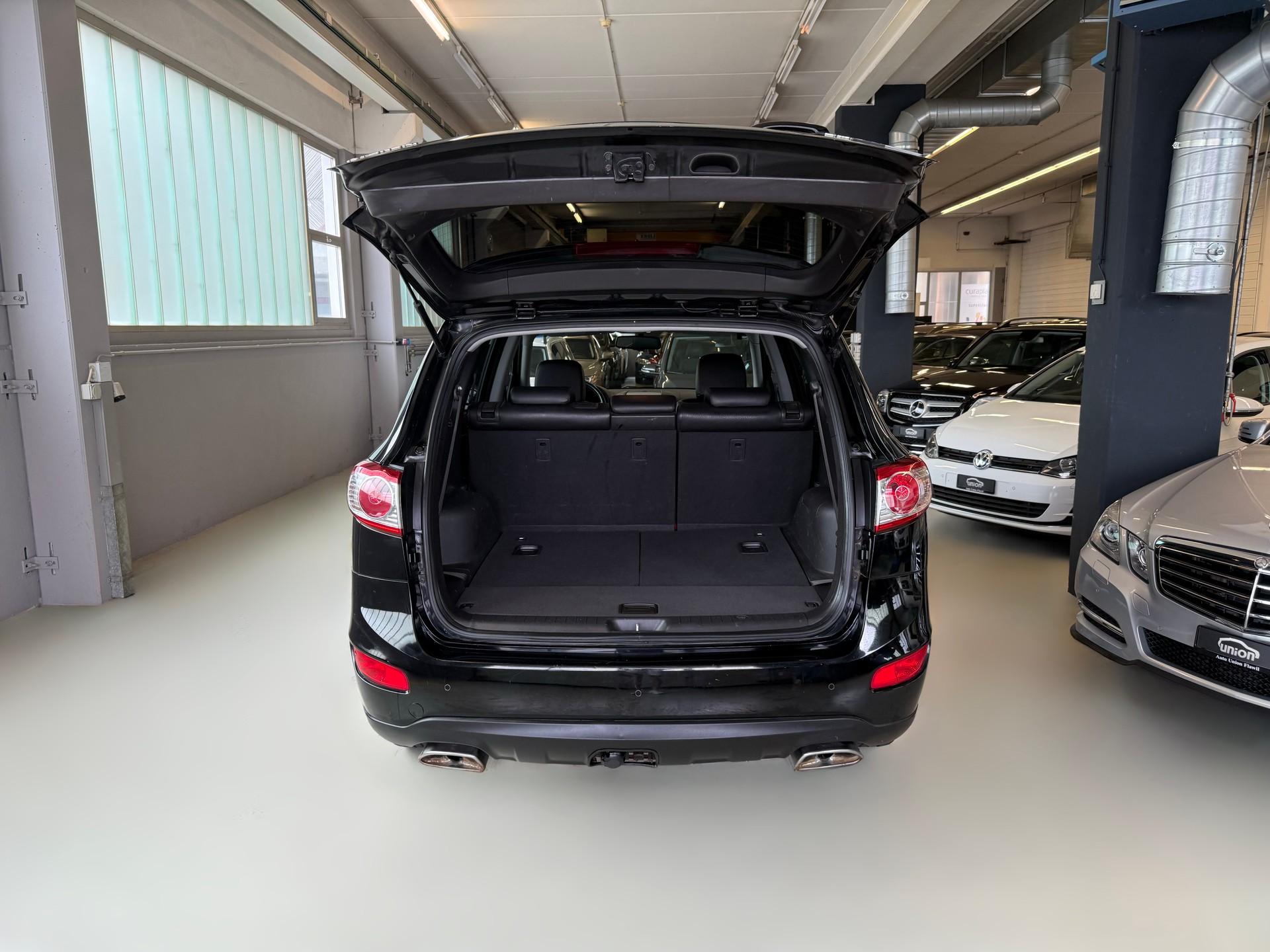 HYUNDAI Santa Fe 2.2 CRDI Swiss Plus Edition 4WD Automatic-image-8