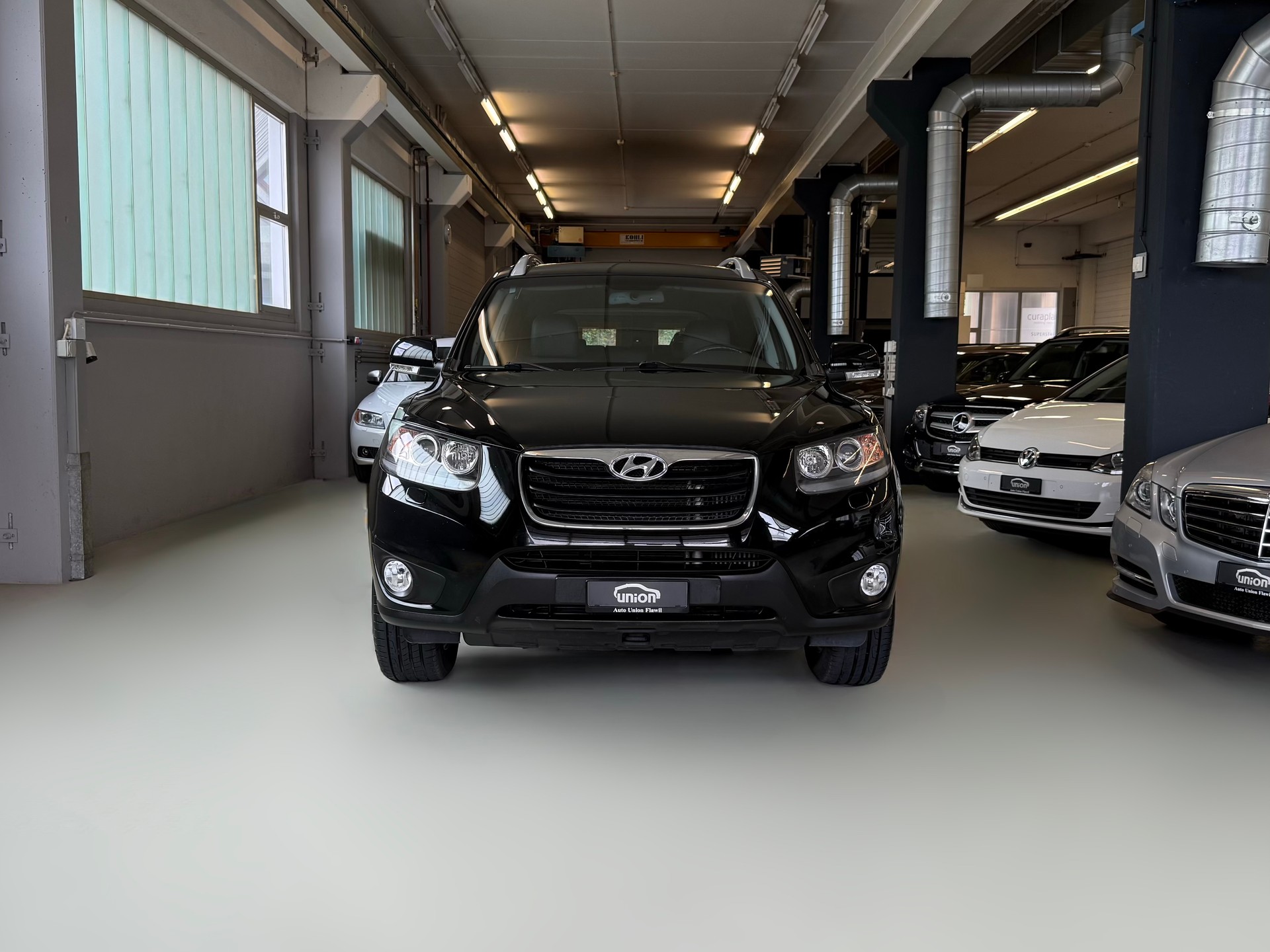 HYUNDAI Santa Fe 2.2 CRDI Swiss Plus Edition 4WD Automatic-image-2
