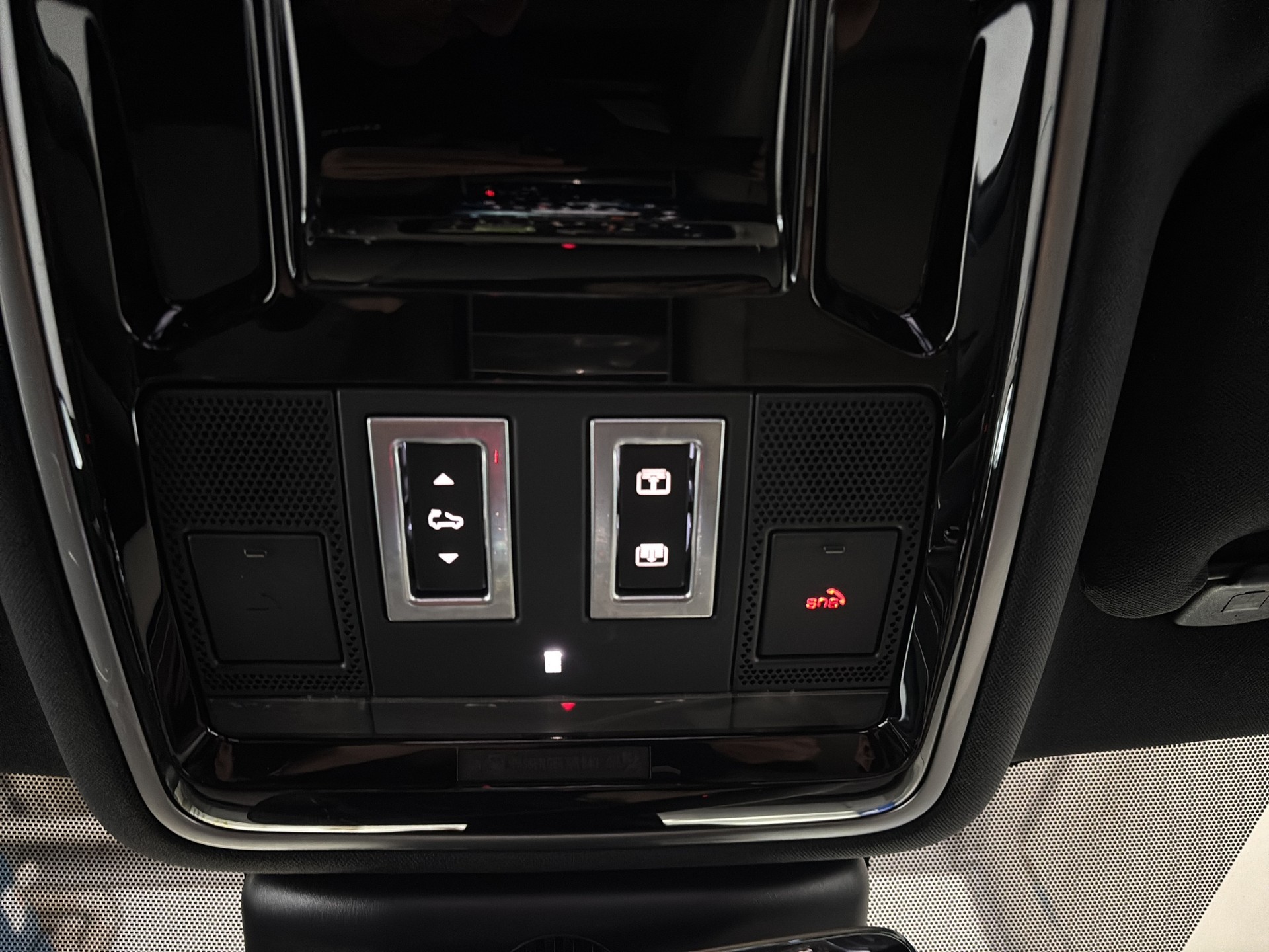 LAND ROVER Range Rover Velar R-Dynamic D 240 SE Automatic-image-7