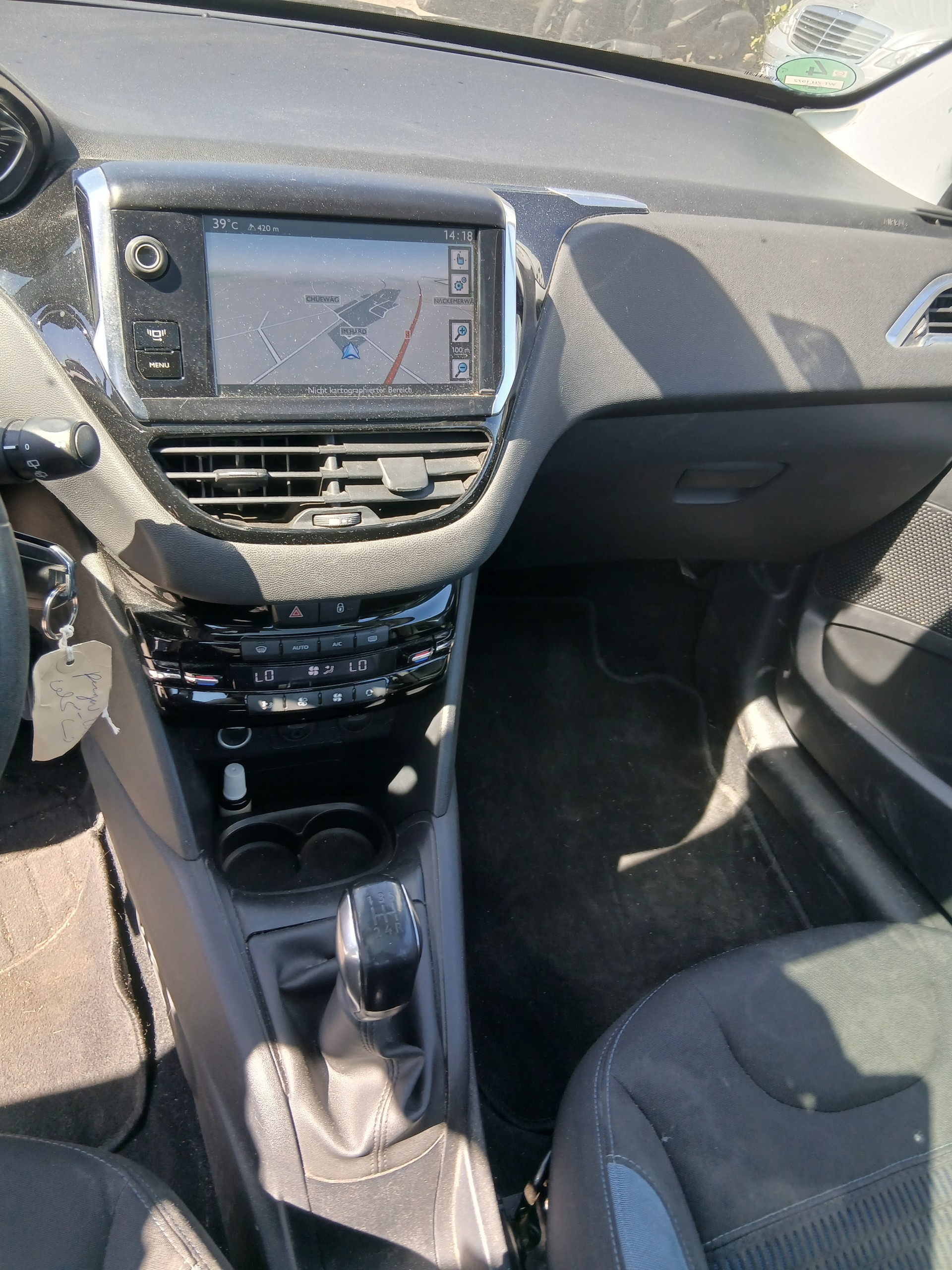 PEUGEOT 208 1.6 VTI Allure-image-9