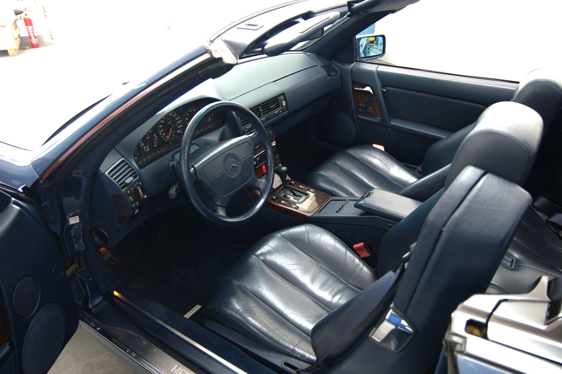 MERCEDES-BENZ SL 300-image-5