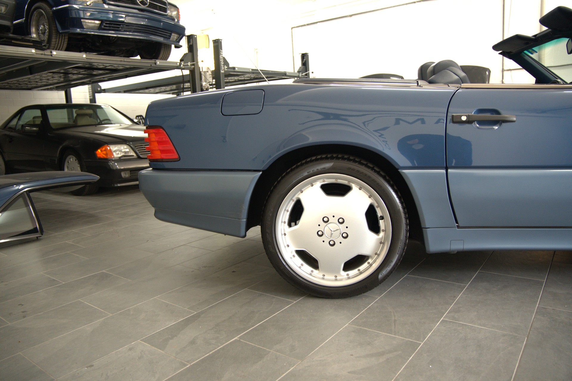 MERCEDES-BENZ SL 300-image-10