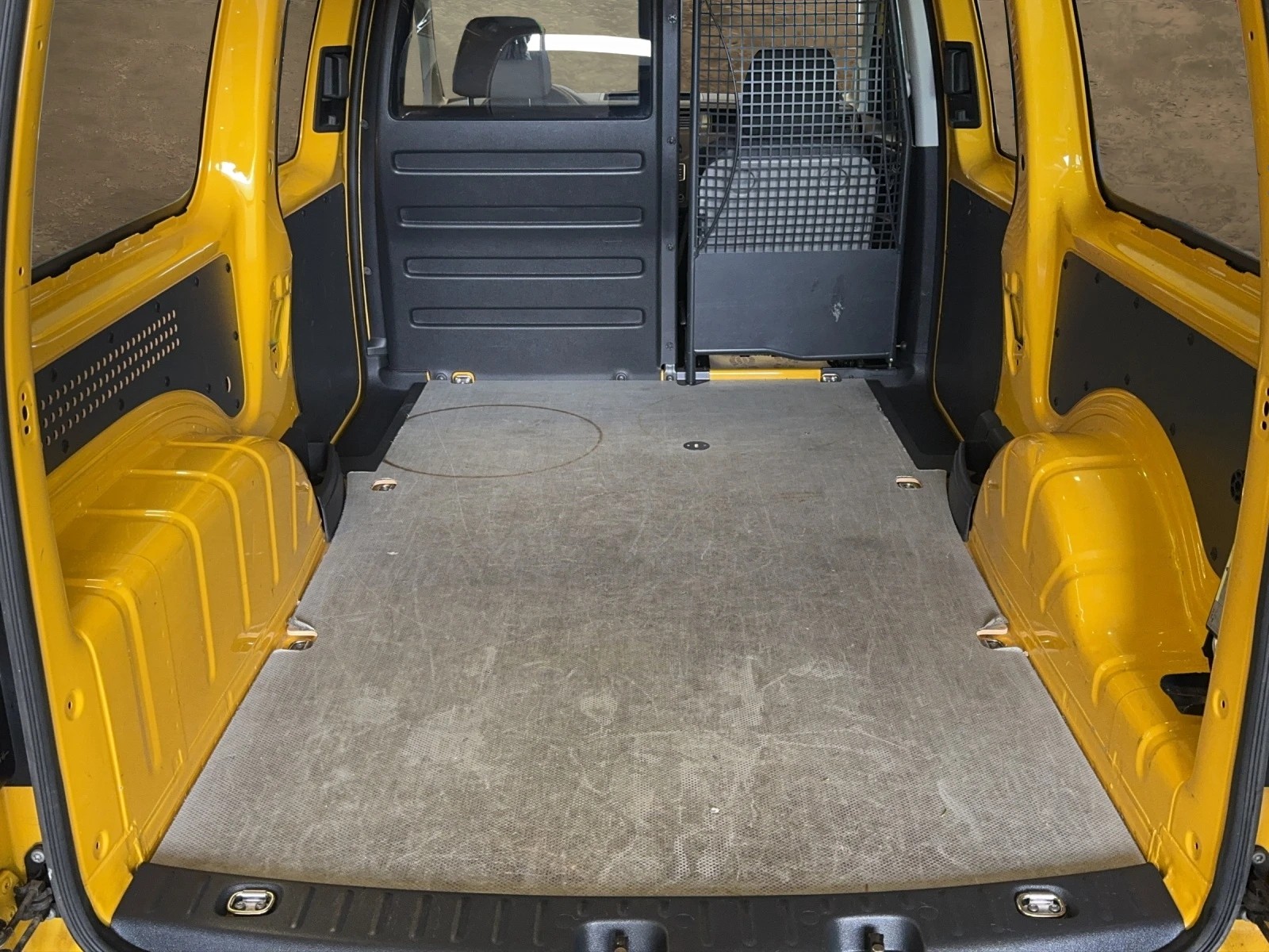 VW Caddy Maxi 2.0TDI 4Motion BlueMotion Technology-image-9