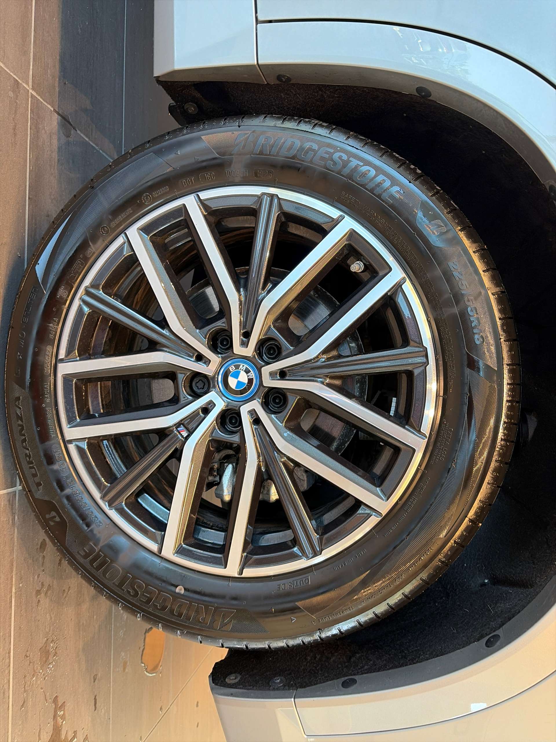 BMW iX1 xDrive 30 M Sport 306PS Automat-image-8