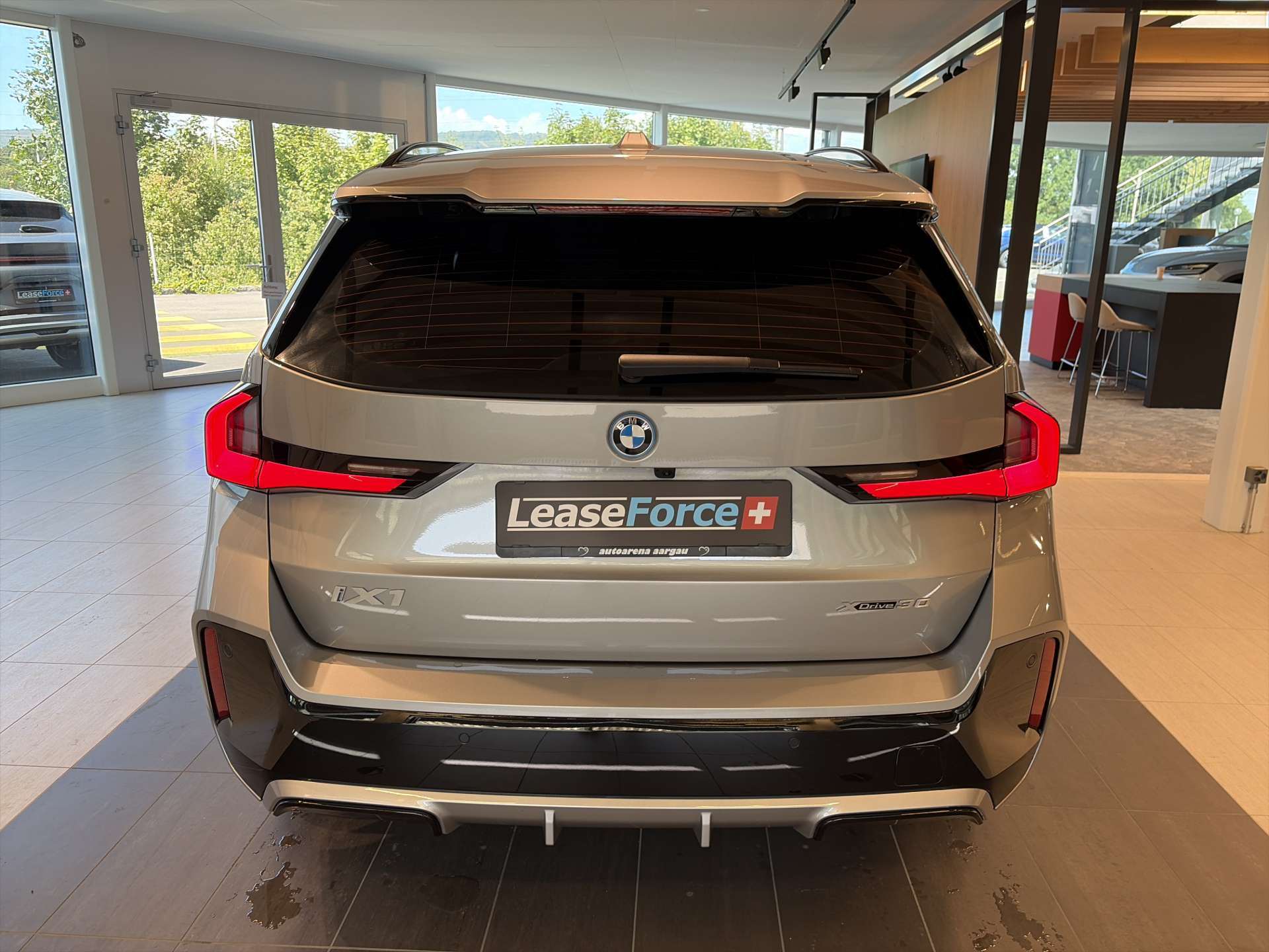 BMW iX1 xDrive 30 M Sport 306PS Automat-image-12