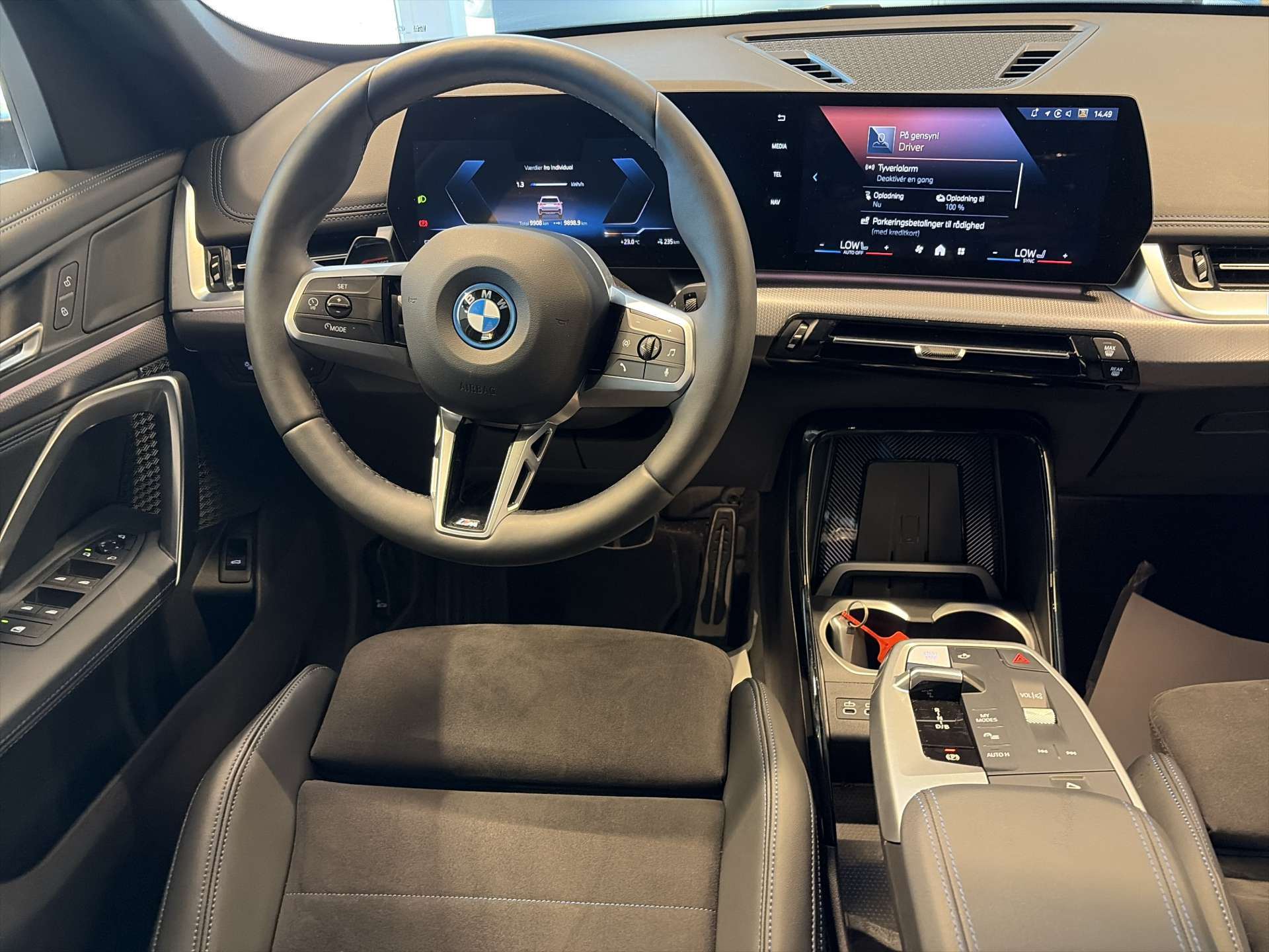 BMW iX1 xDrive 30 M Sport 306PS Automat-image-4