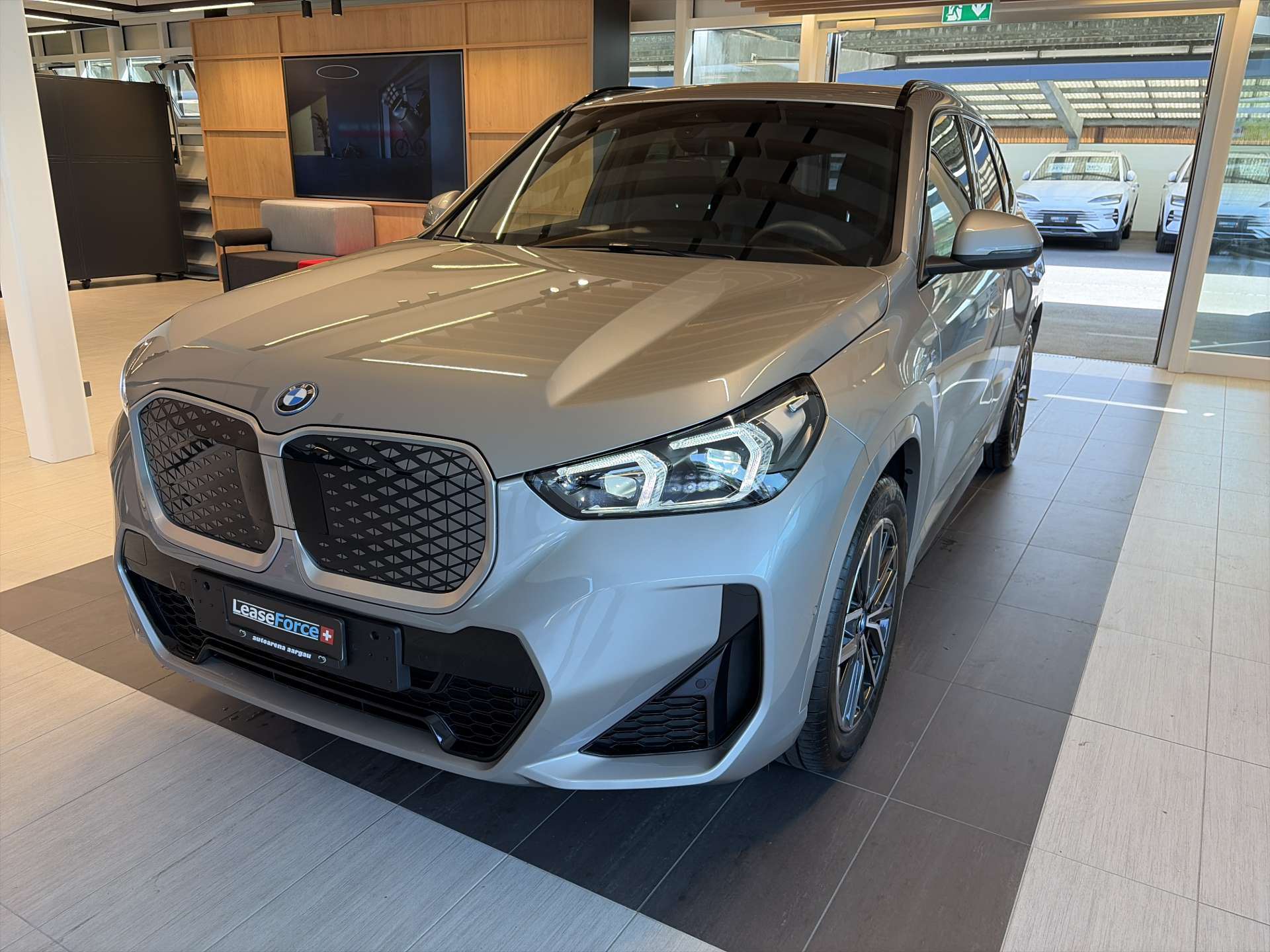 BMW iX1 xDrive 30 M Sport 306PS Automat-image-0