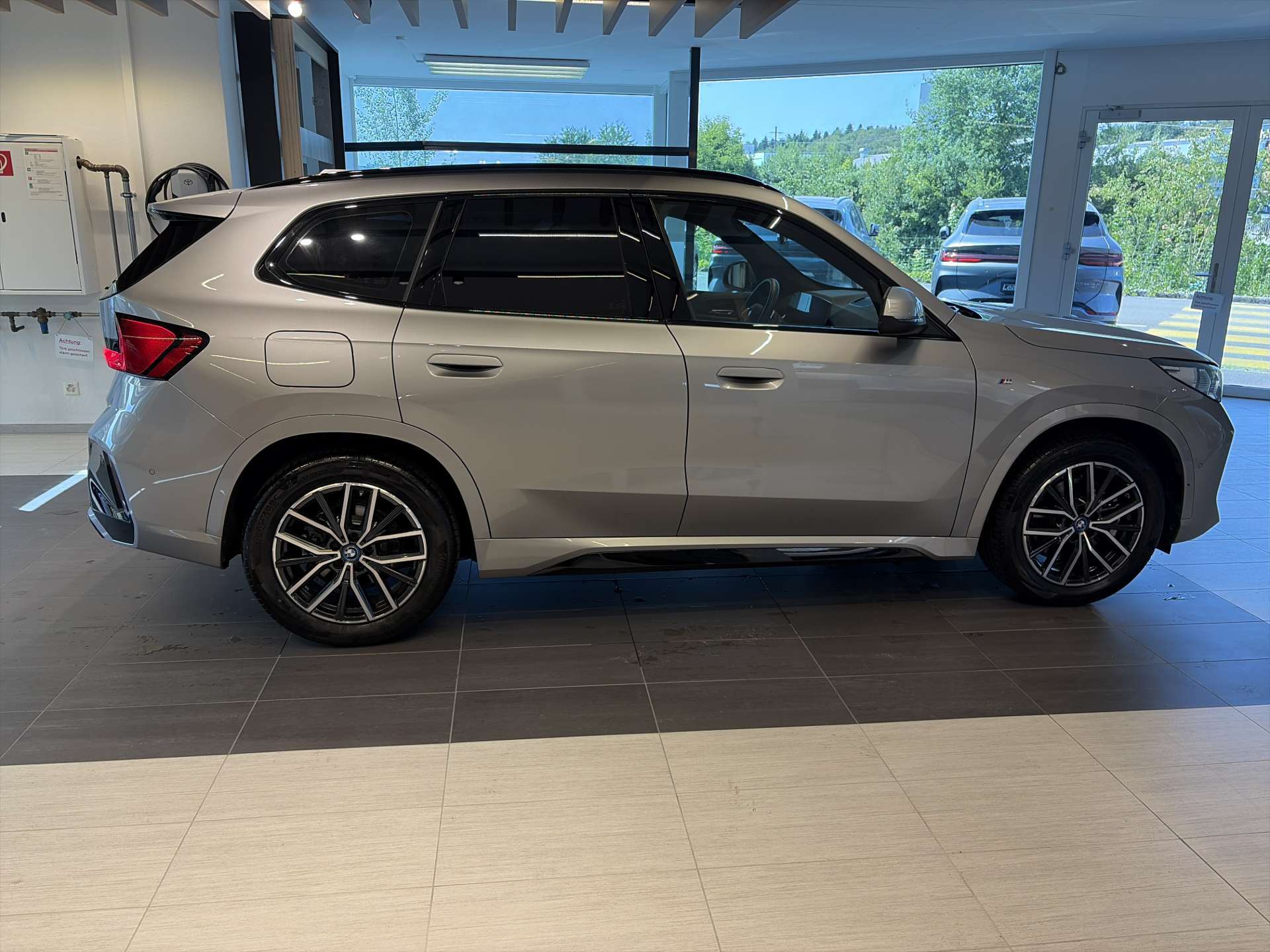 BMW iX1 xDrive 30 M Sport 306PS Automat-image-13