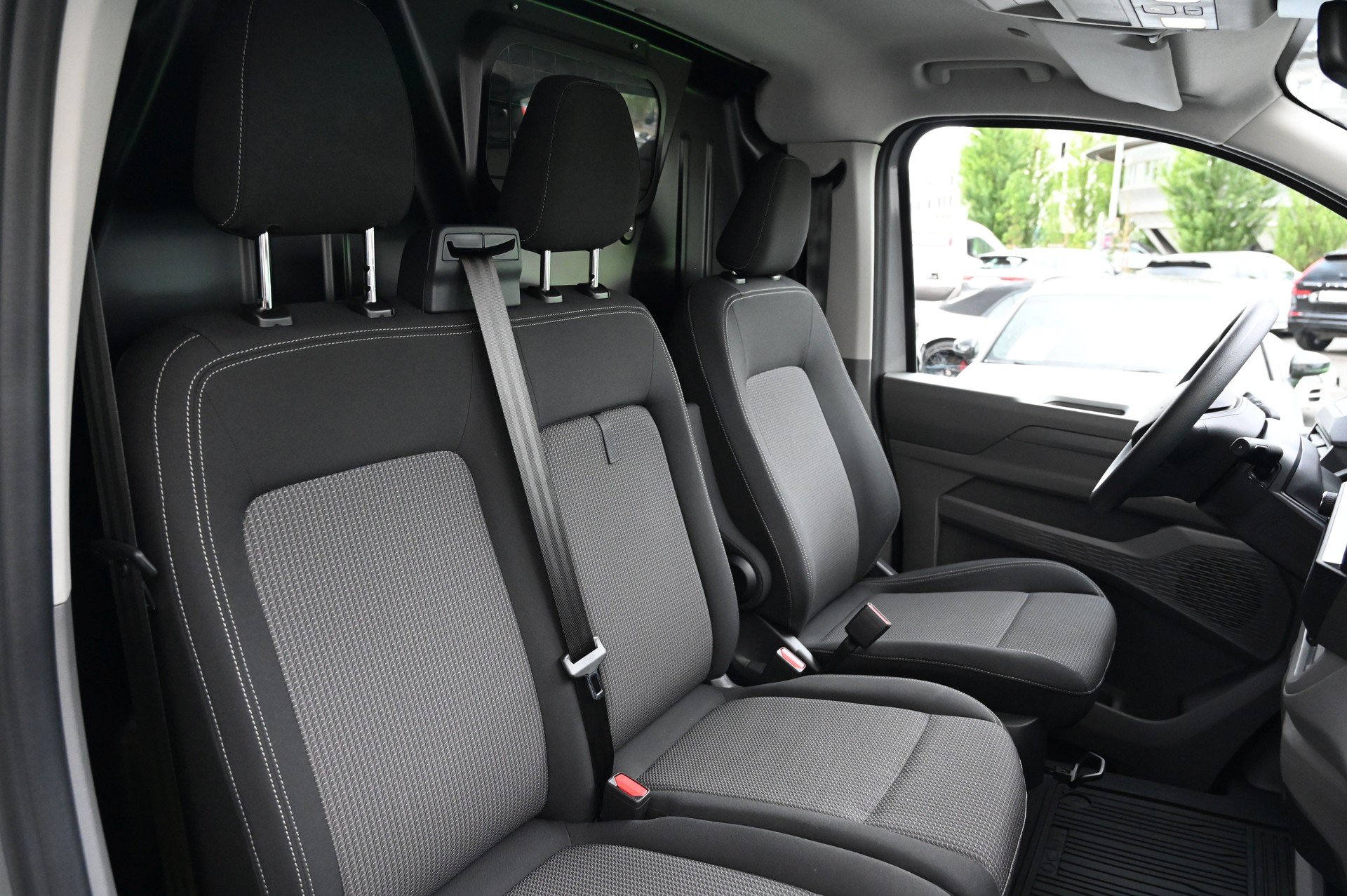 VW Transporter 2.0 TDI 4Motion Automat-image-10