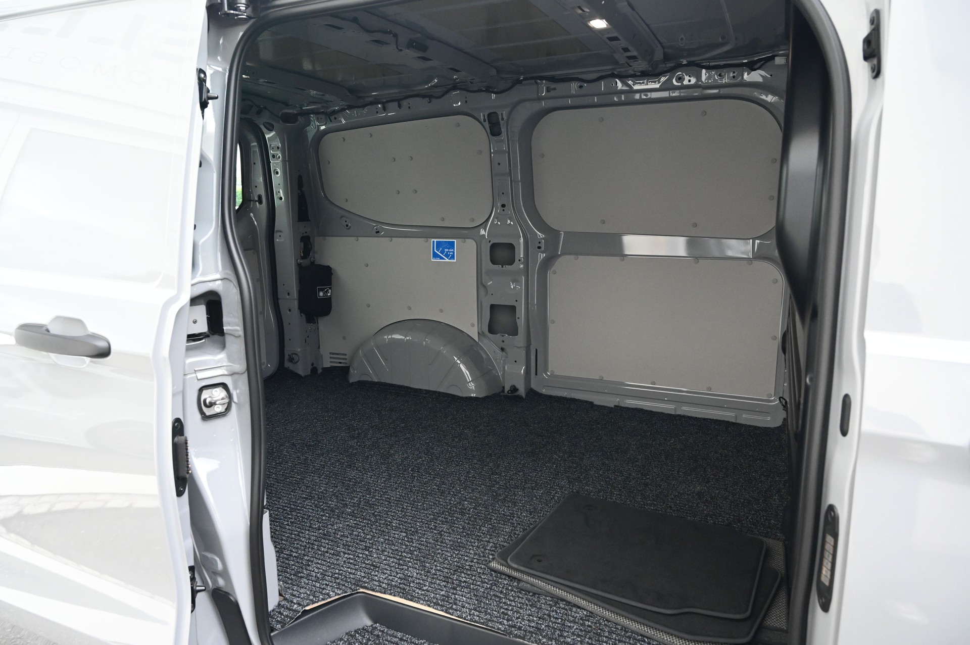 VW Transporter 2.0 TDI 4Motion Automat-image-17