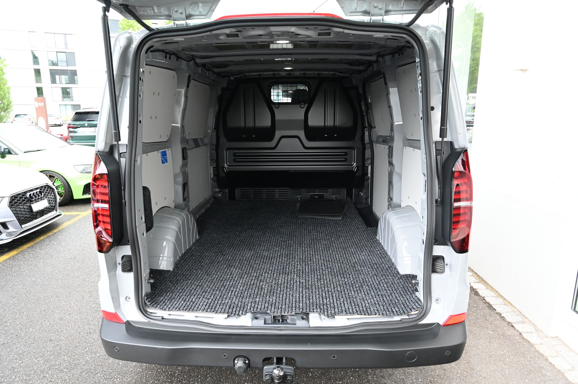 VW Transporter 2.0 TDI 4Motion Automat-image-8
