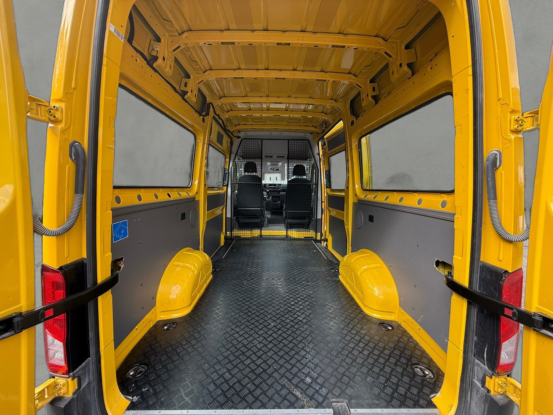 VW Crafter 35 2.0 TDI Entry L3 A-image-11