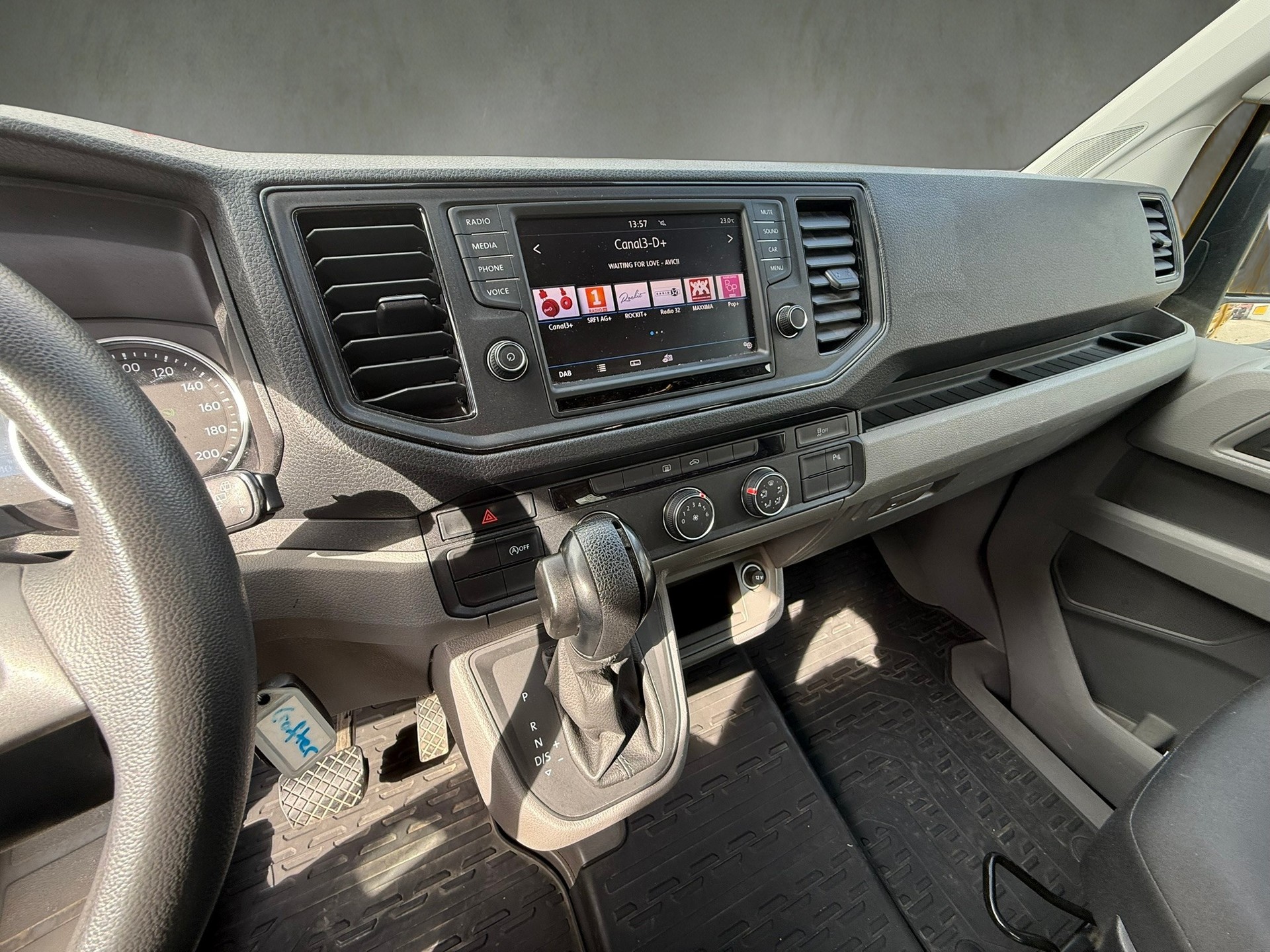 VW Crafter 35 2.0 TDI Entry L3 A-image-15