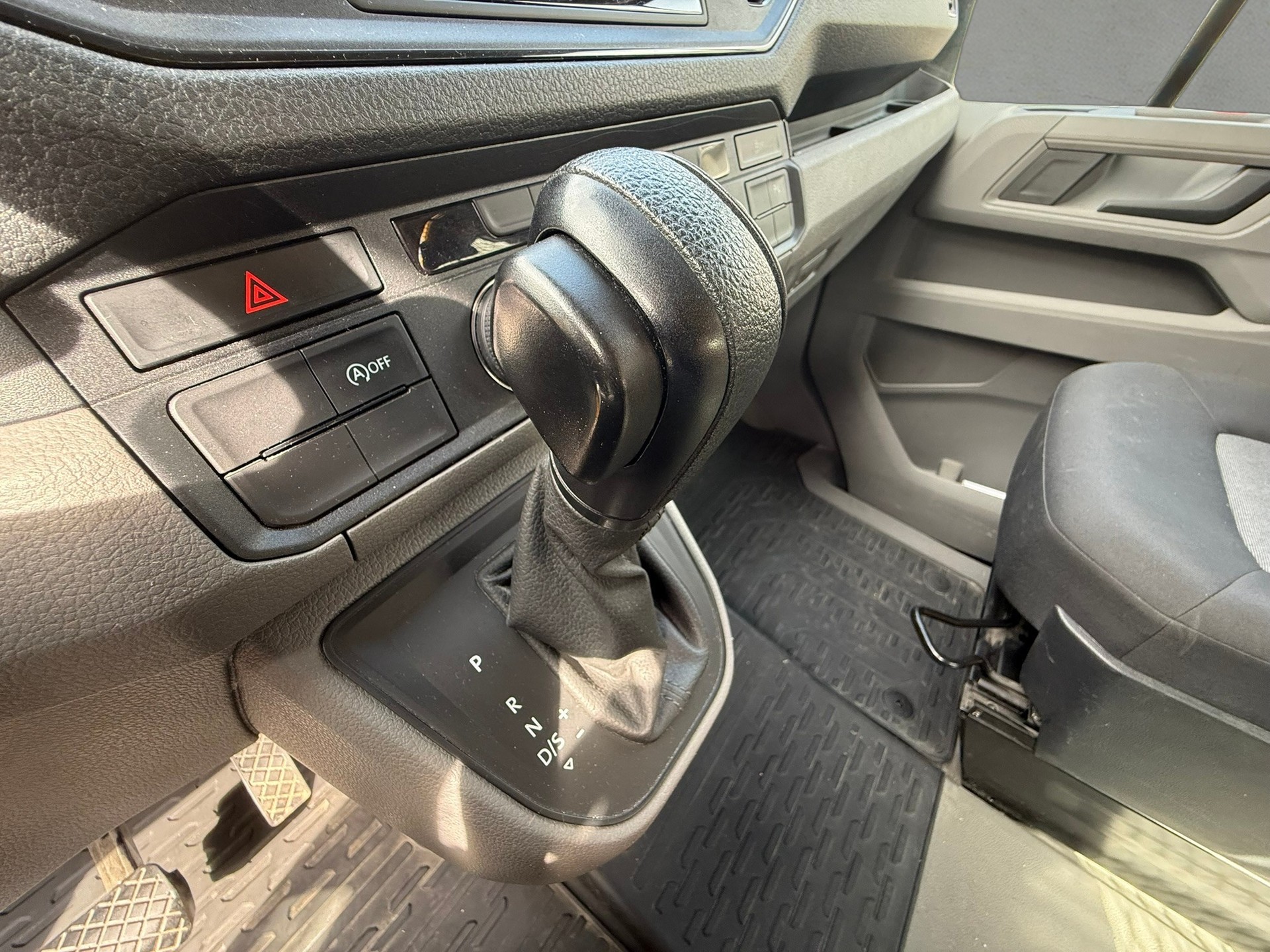 VW Crafter 35 2.0 TDI Entry L3 A-image-16