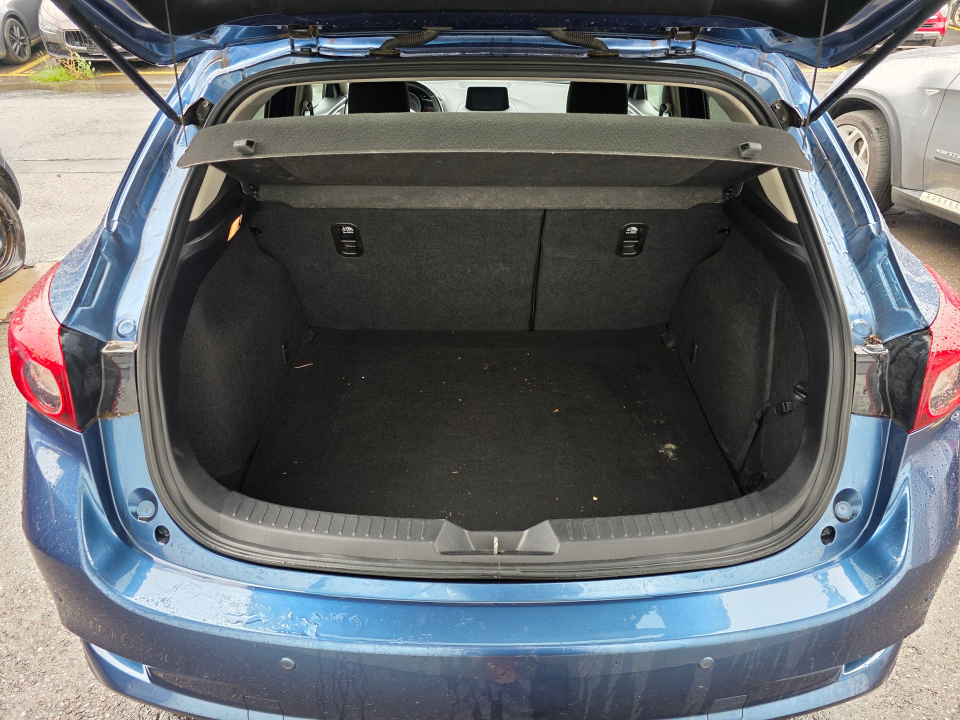 MAZDA 3 SKYACTIV-D 105 Ambition Plus-image-10
