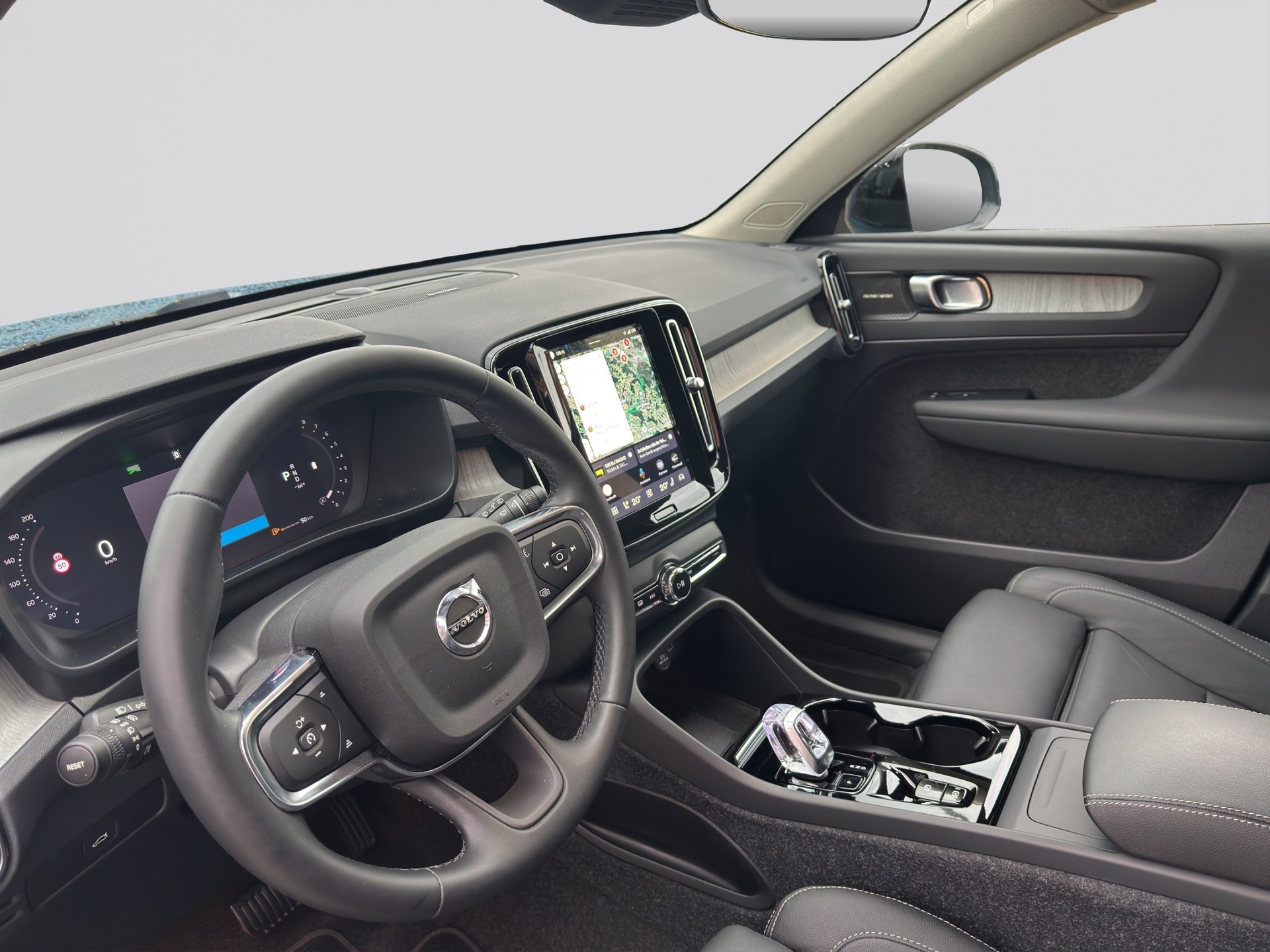 VOLVO XC40 B4 Benzin Mild Hybrid Plus Dark DCT-image-4