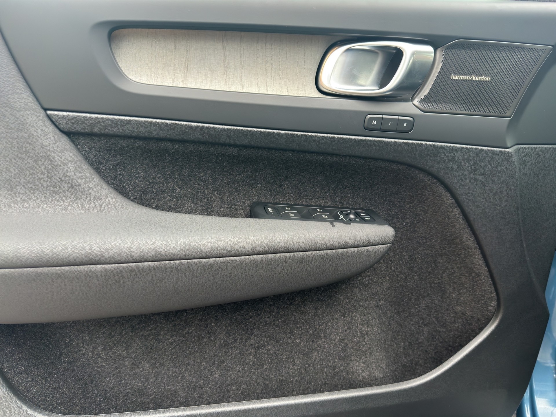 VOLVO XC40 B4 Benzin Mild Hybrid Plus Dark DCT-image-8