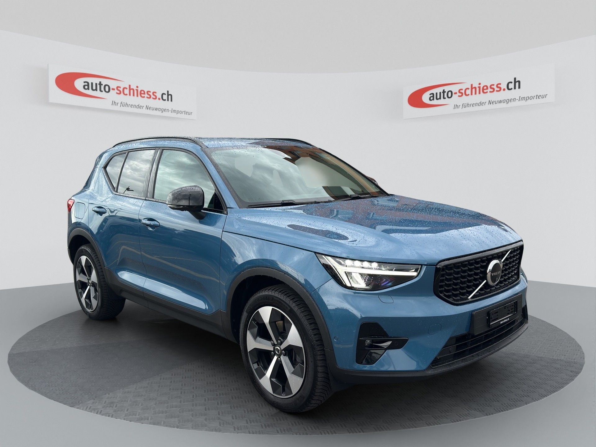 VOLVO XC40 B4 Benzin Mild Hybrid Plus Dark DCT-image-0