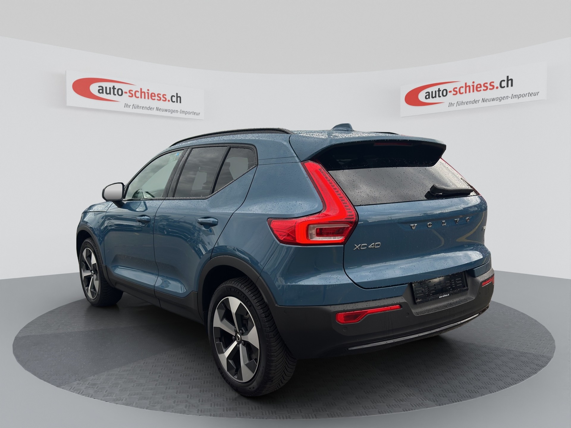 VOLVO XC40 B4 Benzin Mild Hybrid Plus Dark DCT-image-2