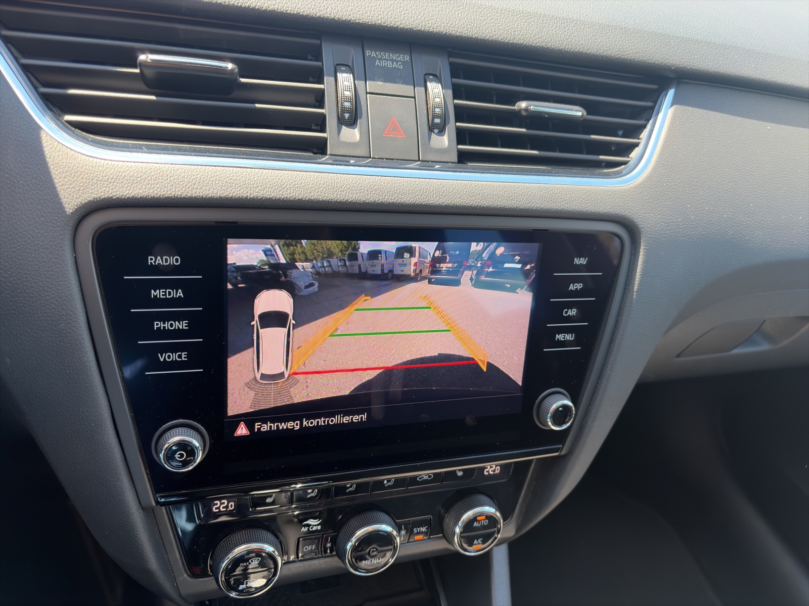 SKODA Octavia Combi 2.0 TSI Soleil 4x4 DSG-image-15