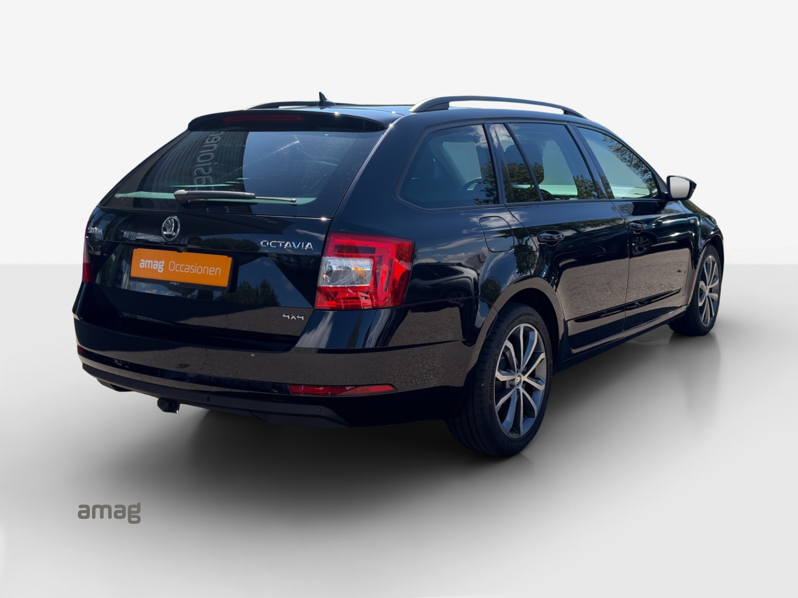 SKODA Octavia Combi 2.0 TSI Soleil 4x4 DSG-image-4