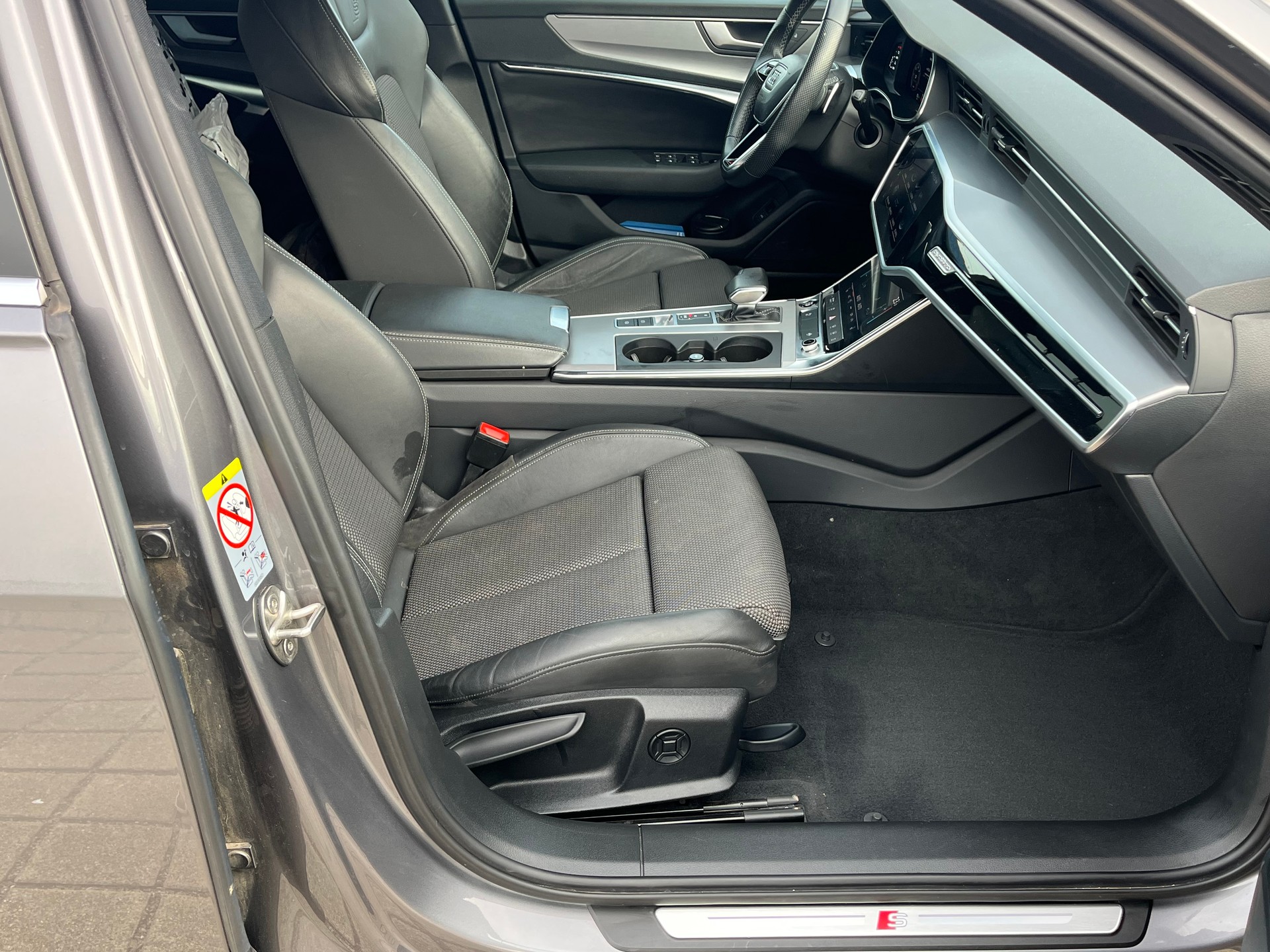 AUDI AUDI A6 Avant 40 TDI S line quattro S-tronic-image-12