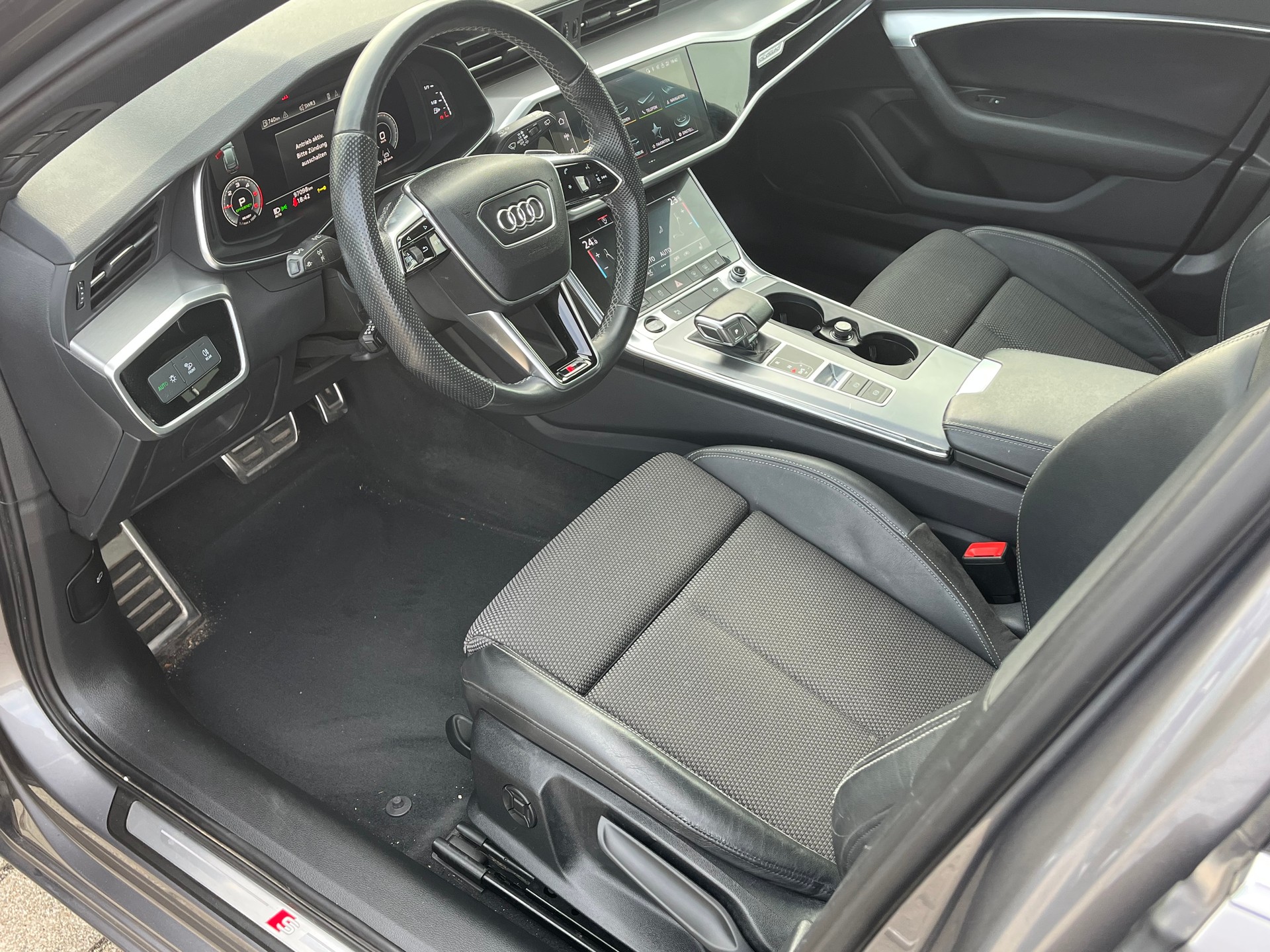 AUDI AUDI A6 Avant 40 TDI S line quattro S-tronic-image-11