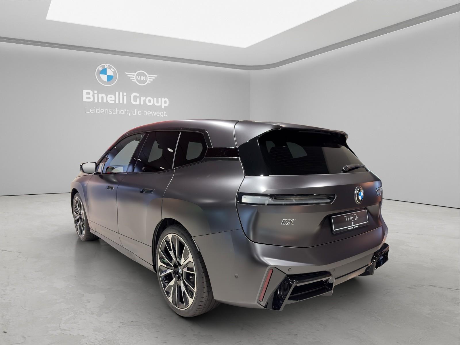 BMW iX M70-image-13
