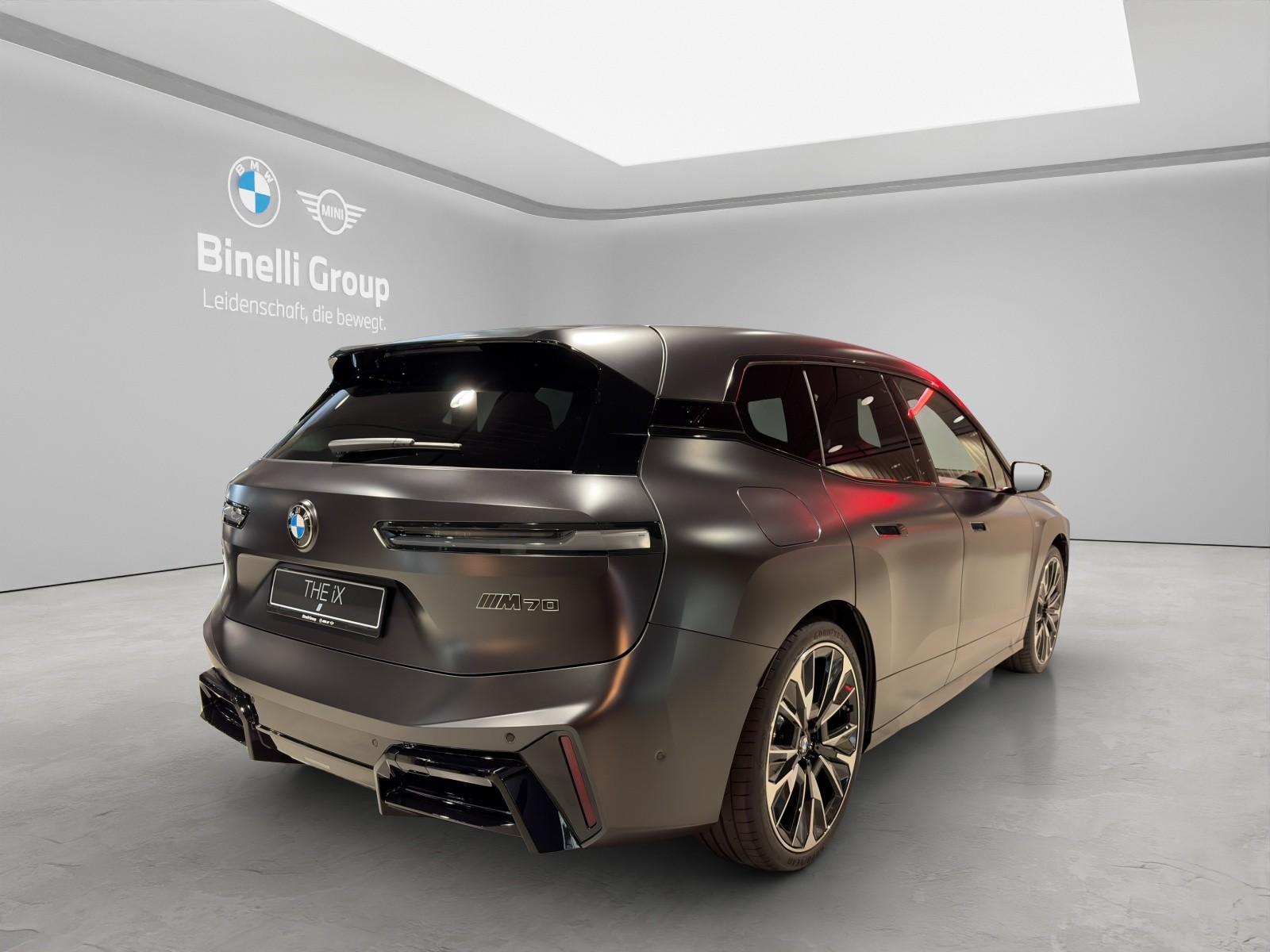 BMW iX M70-image-4