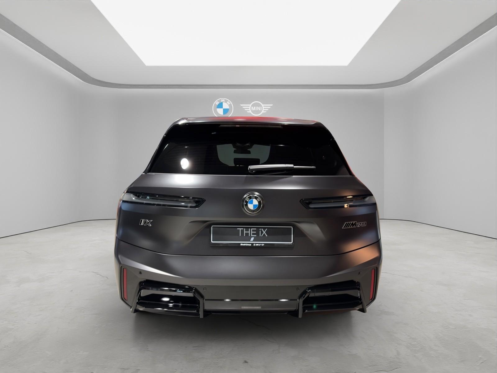 BMW iX M70-image-5