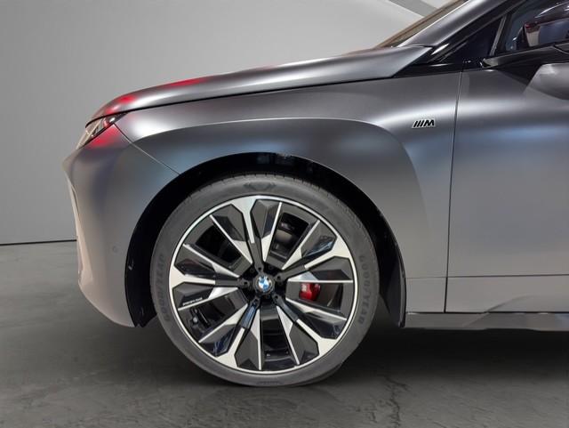 BMW iX M70-image-3