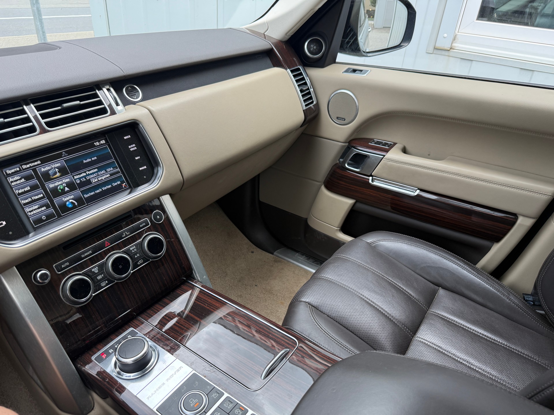 LAND ROVER Range Rover 3.0 TDV6 Vogue Automatic * FÜR EXPORT* AB PLATZ * 136'000 KM*-image-12