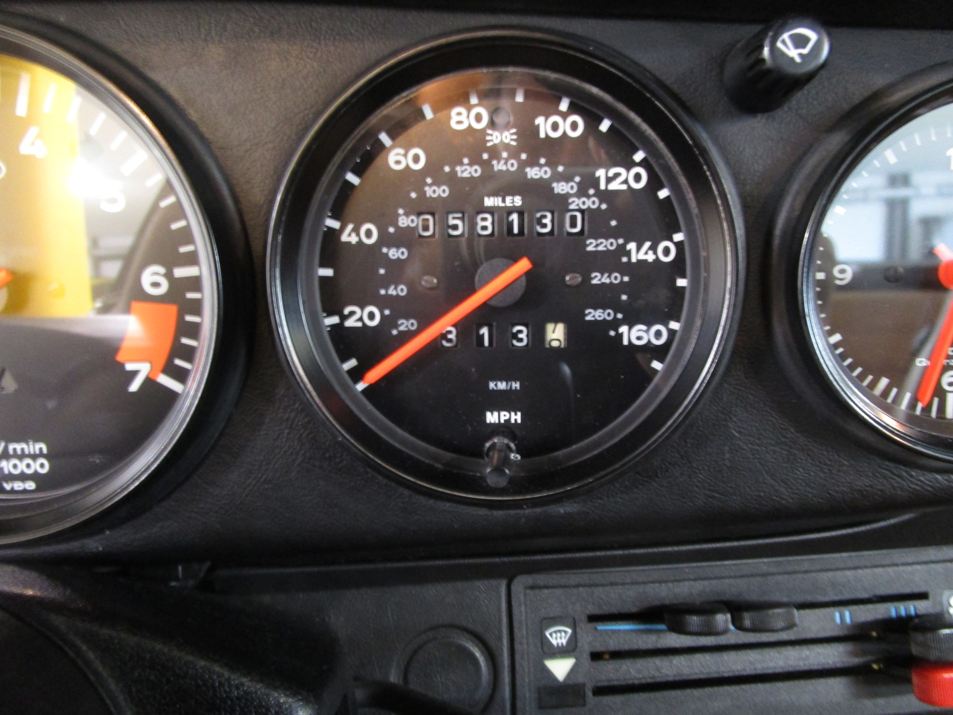PORSCHE 3.2 Carrera-image-13