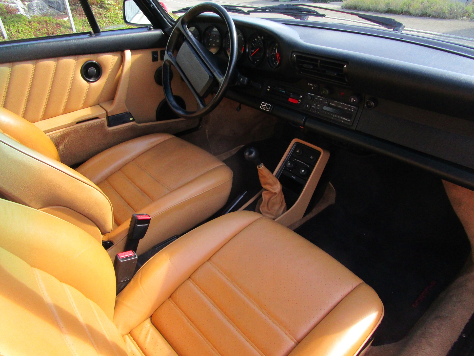 PORSCHE 3.2 Carrera-image-11