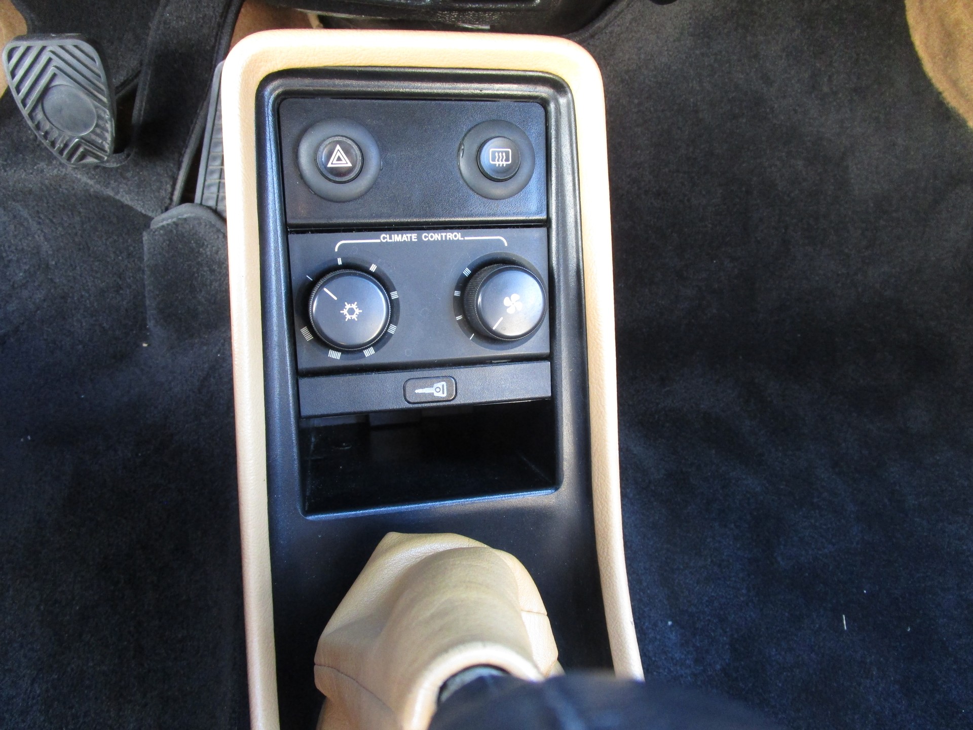 PORSCHE 3.2 Carrera-image-18