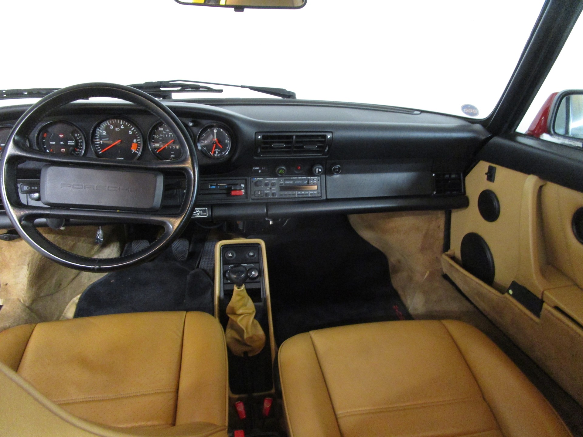 PORSCHE 3.2 Carrera-image-10