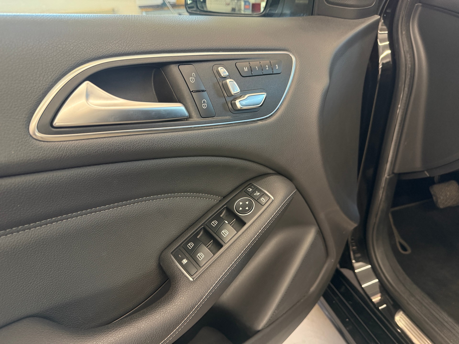 MERCEDES-BENZ B 180 7G-DCT-image-6