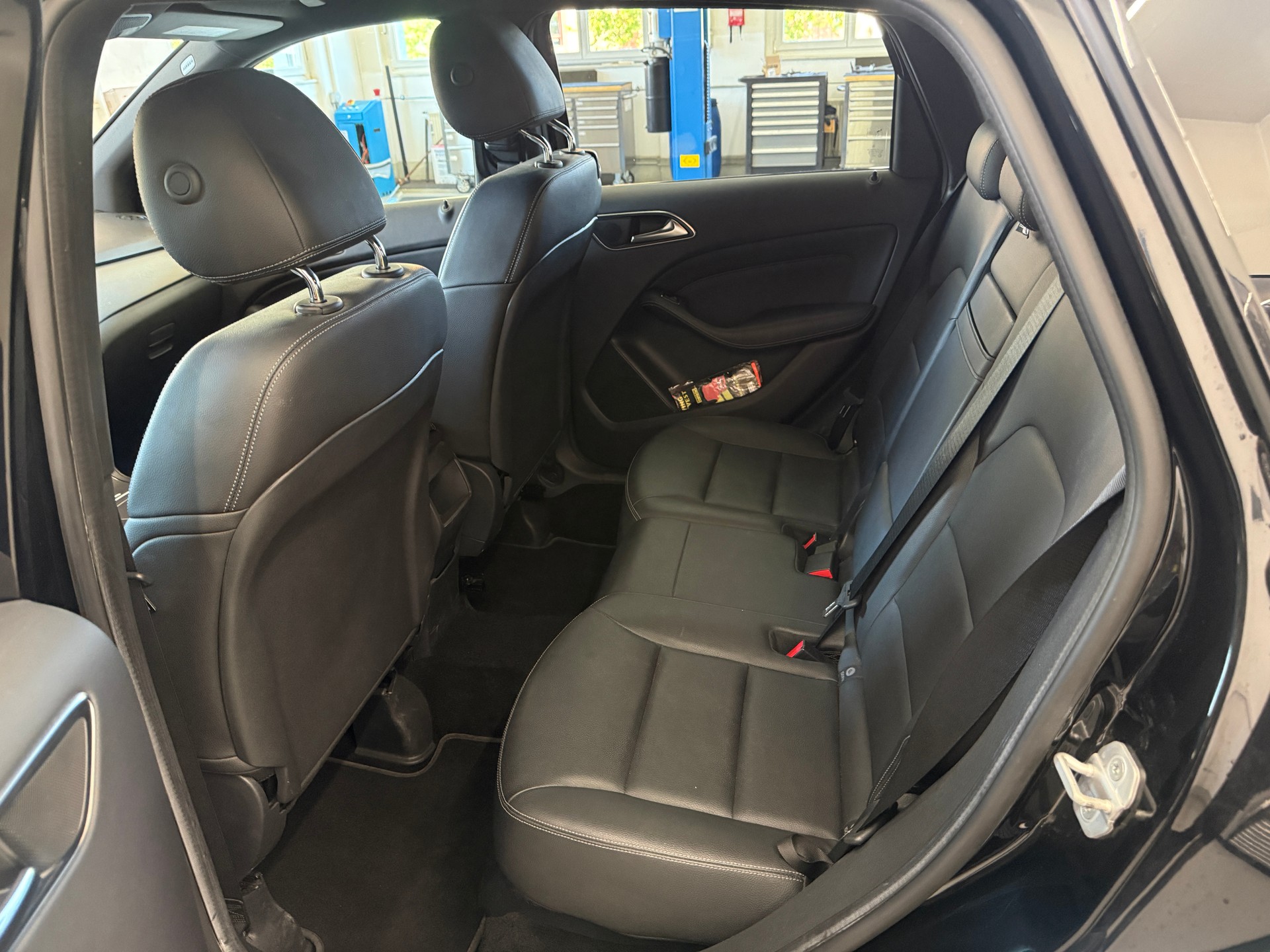 MERCEDES-BENZ B 180 7G-DCT-image-12