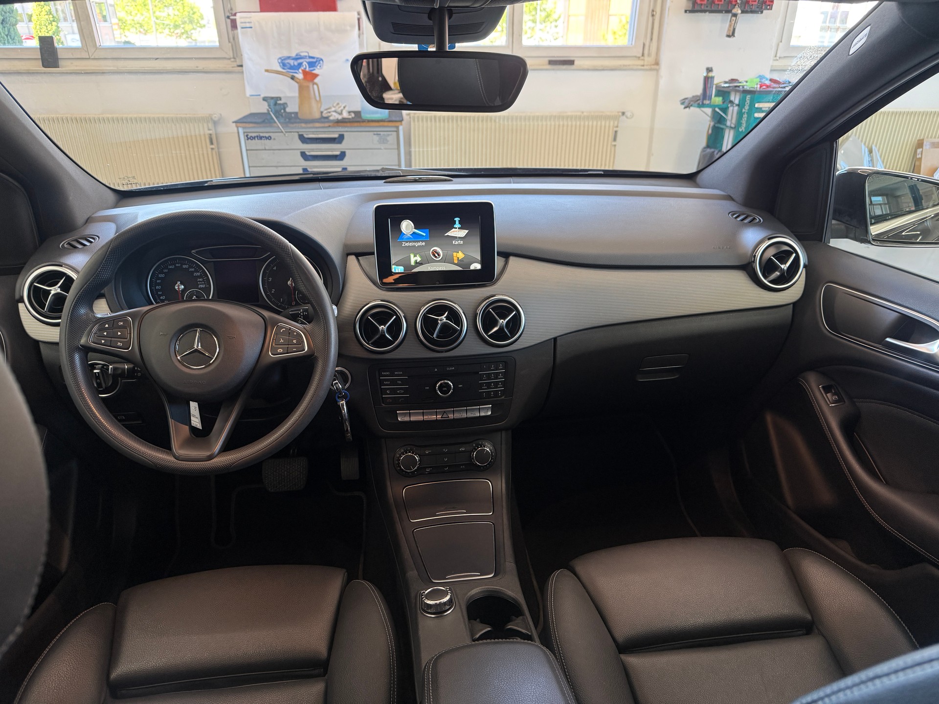 MERCEDES-BENZ B 180 7G-DCT-image-13