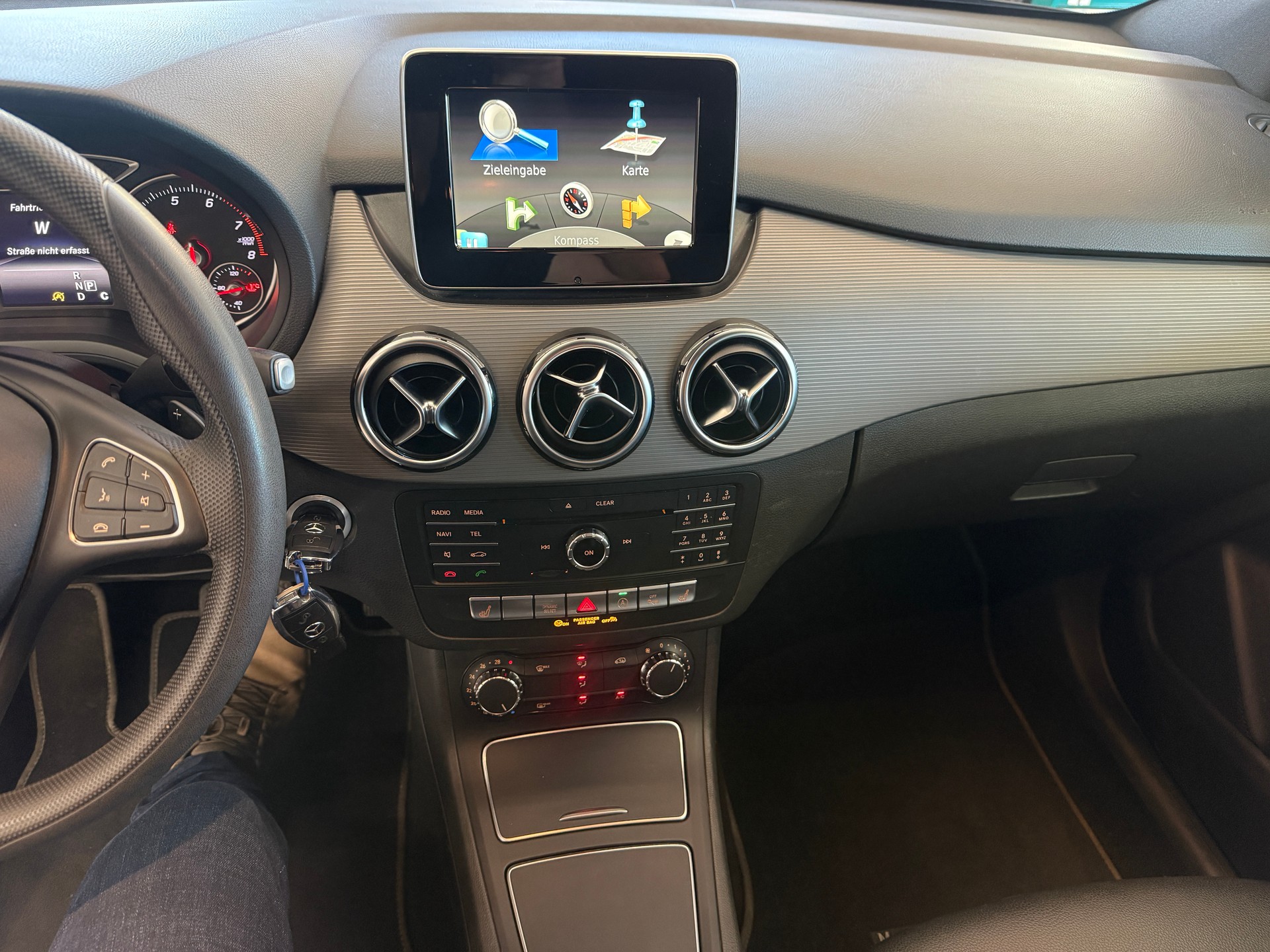 MERCEDES-BENZ B 180 7G-DCT-image-7