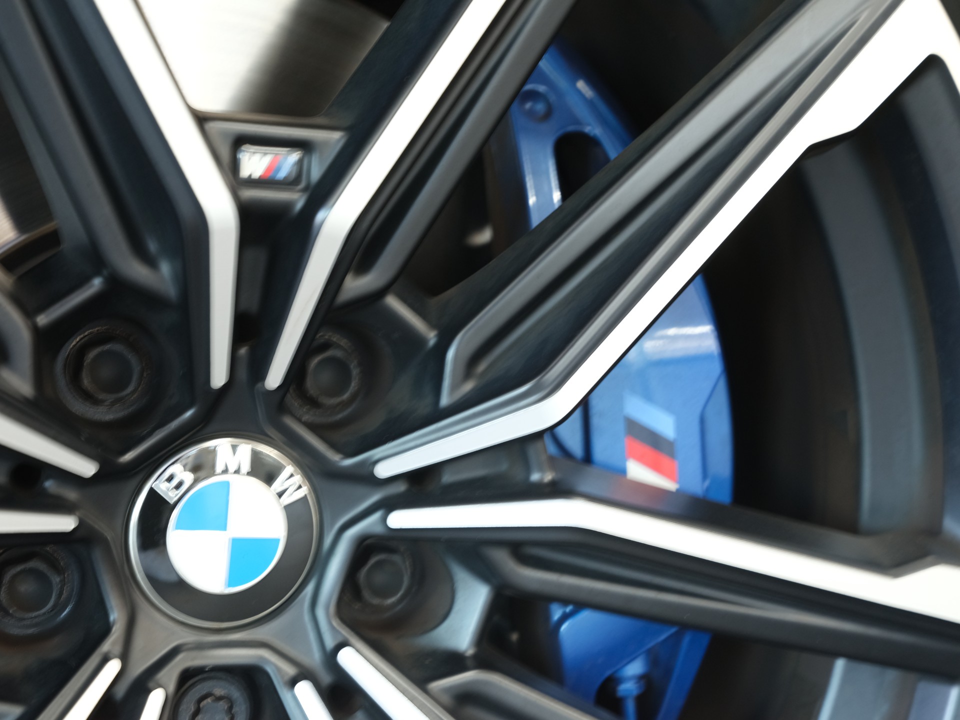 BMW M440i xDrive 48V Cabriolet Steptronic *Sportabgassanlage* *360 Kamera* *Sonderlackierung*-image-13